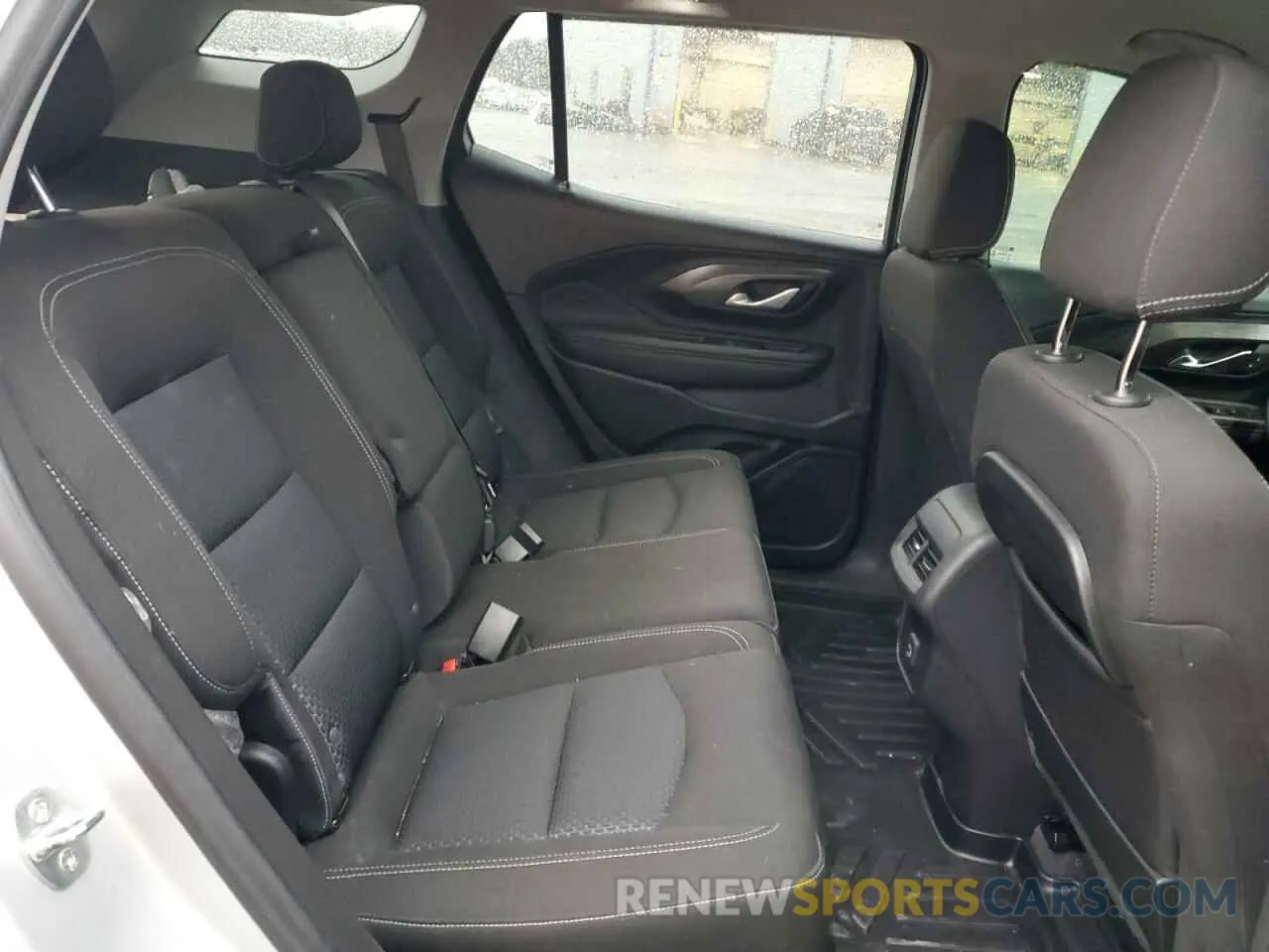 11 Photograph of a damaged car 3GKALMEV1NL238137 GMC TERRAIN 2022