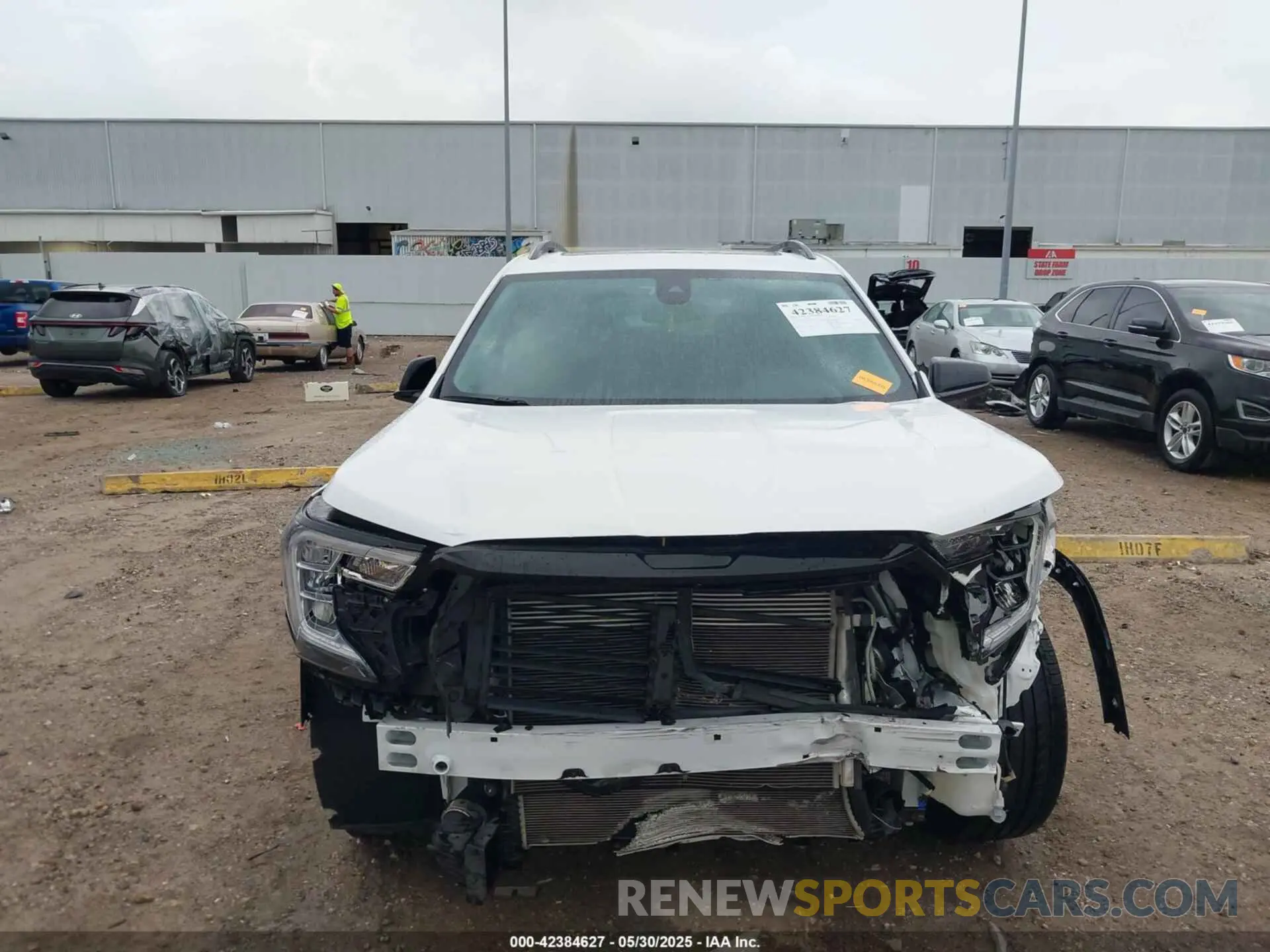 13 Photograph of a damaged car 3GKALMEV1NL310132 GMC TERRAIN 2022