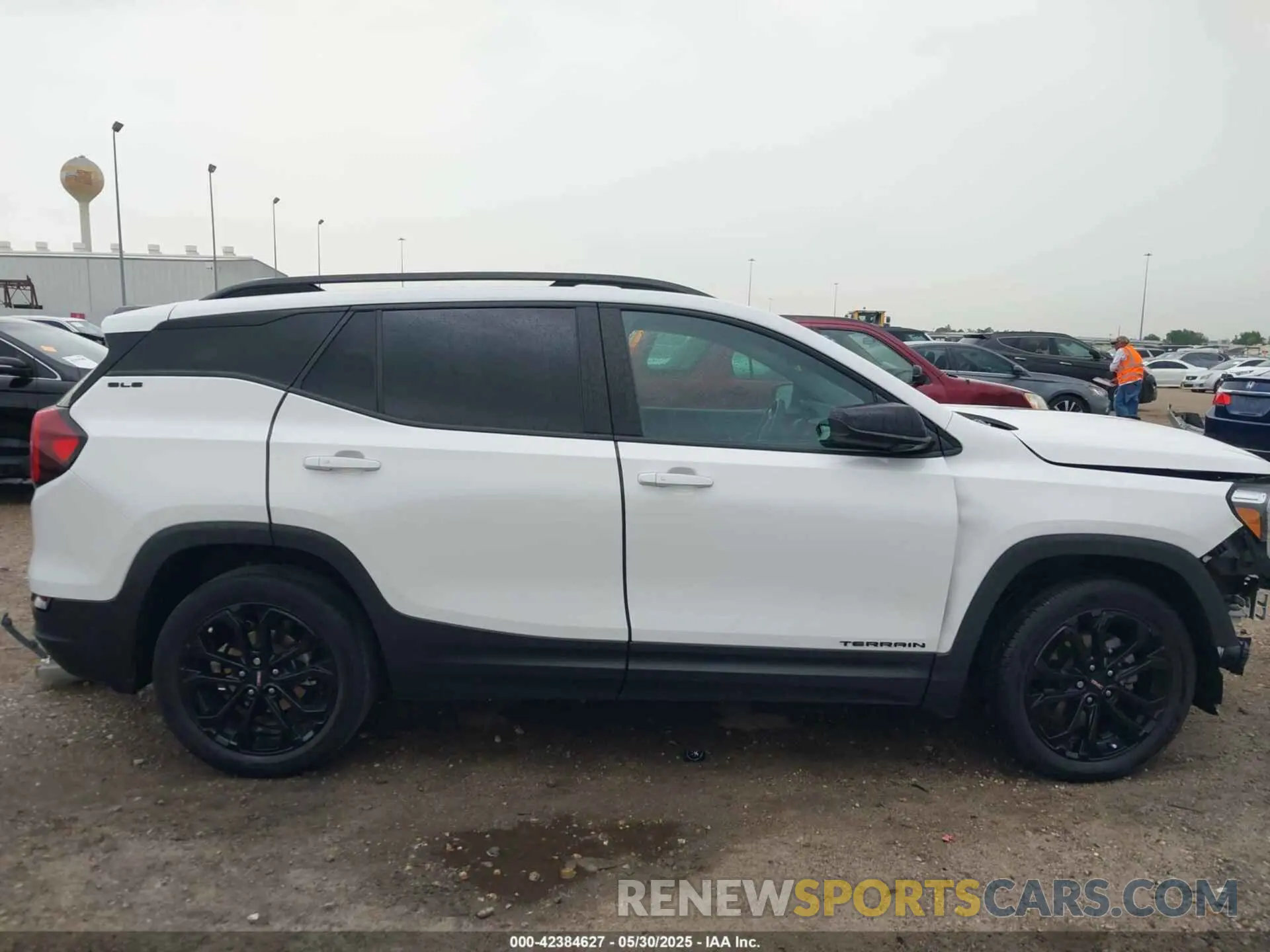 14 Photograph of a damaged car 3GKALMEV1NL310132 GMC TERRAIN 2022