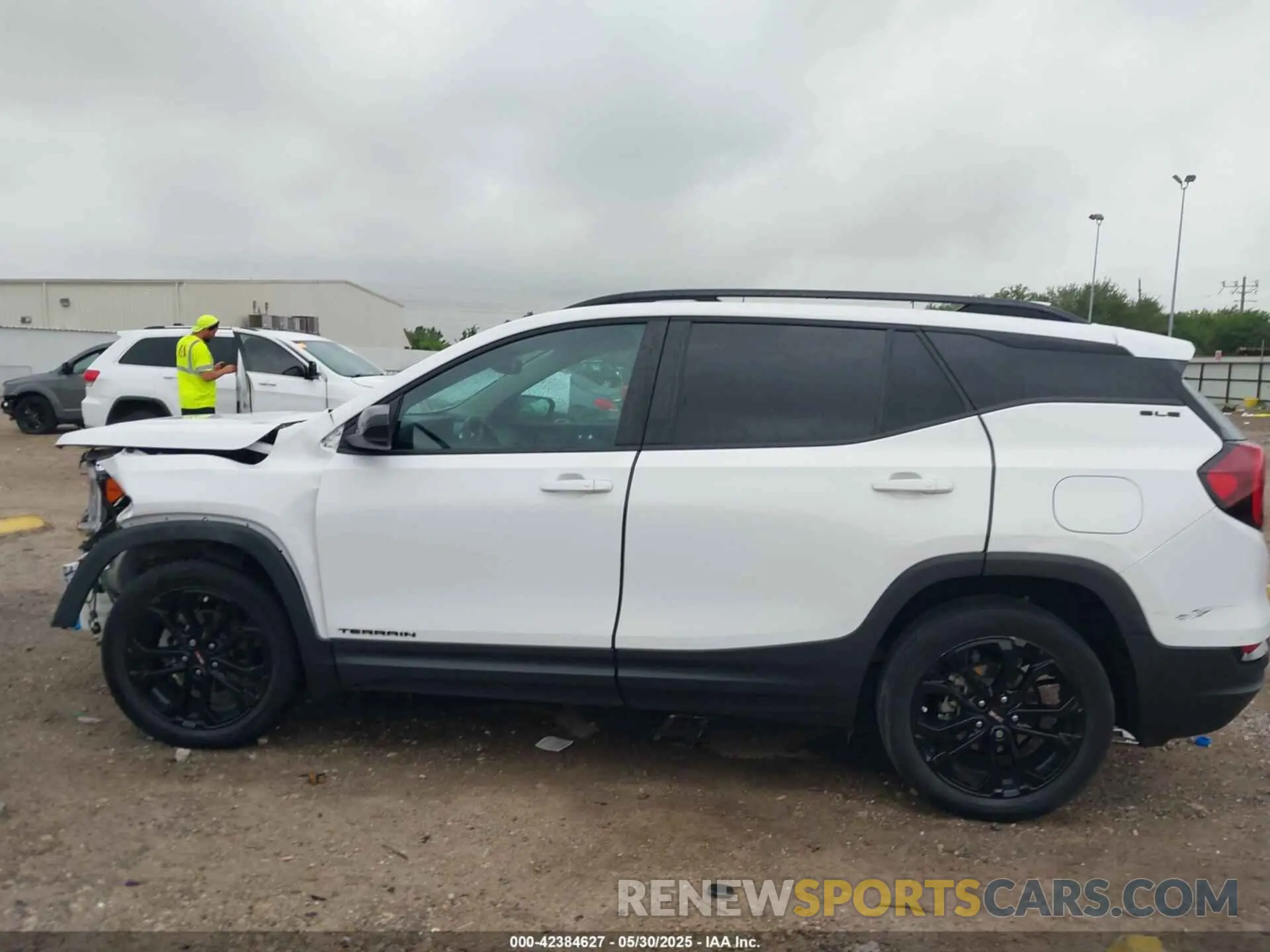 15 Photograph of a damaged car 3GKALMEV1NL310132 GMC TERRAIN 2022