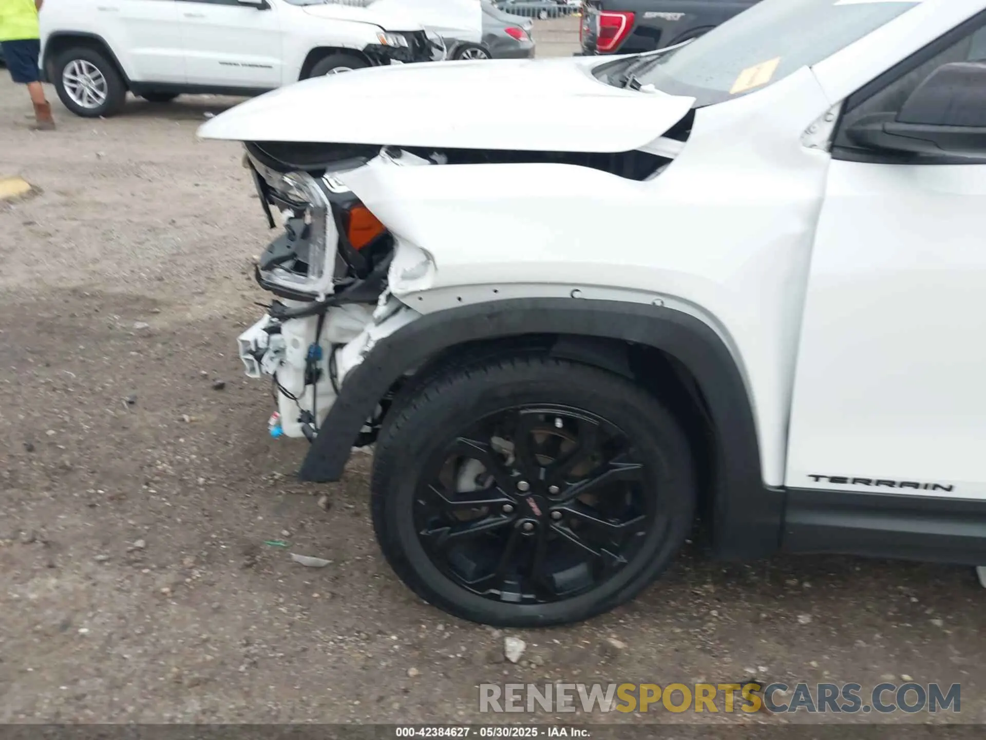 18 Photograph of a damaged car 3GKALMEV1NL310132 GMC TERRAIN 2022