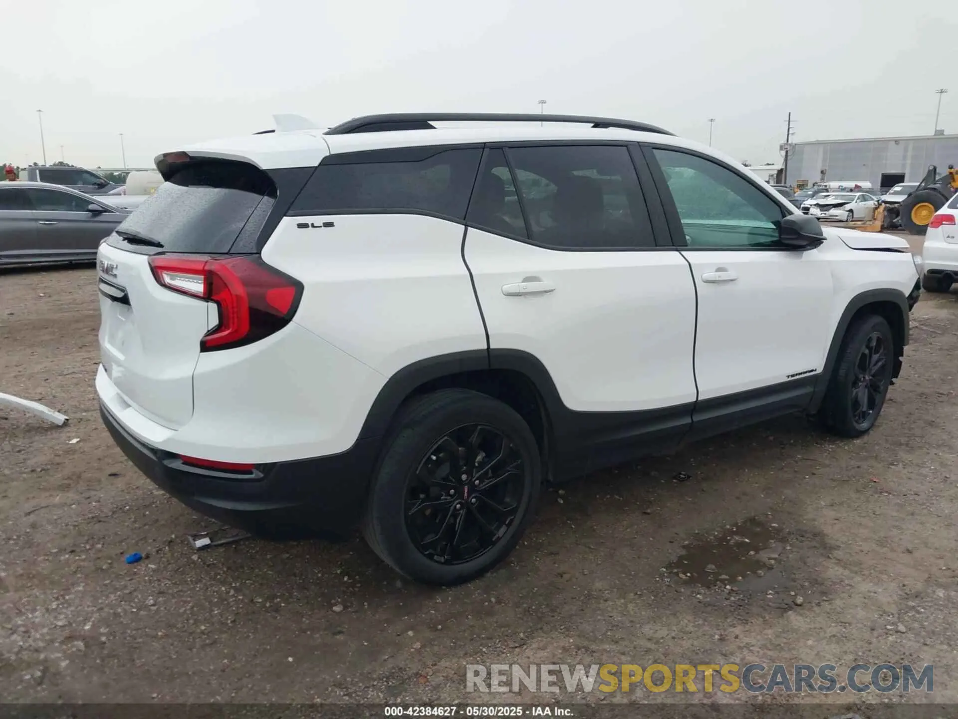 4 Photograph of a damaged car 3GKALMEV1NL310132 GMC TERRAIN 2022