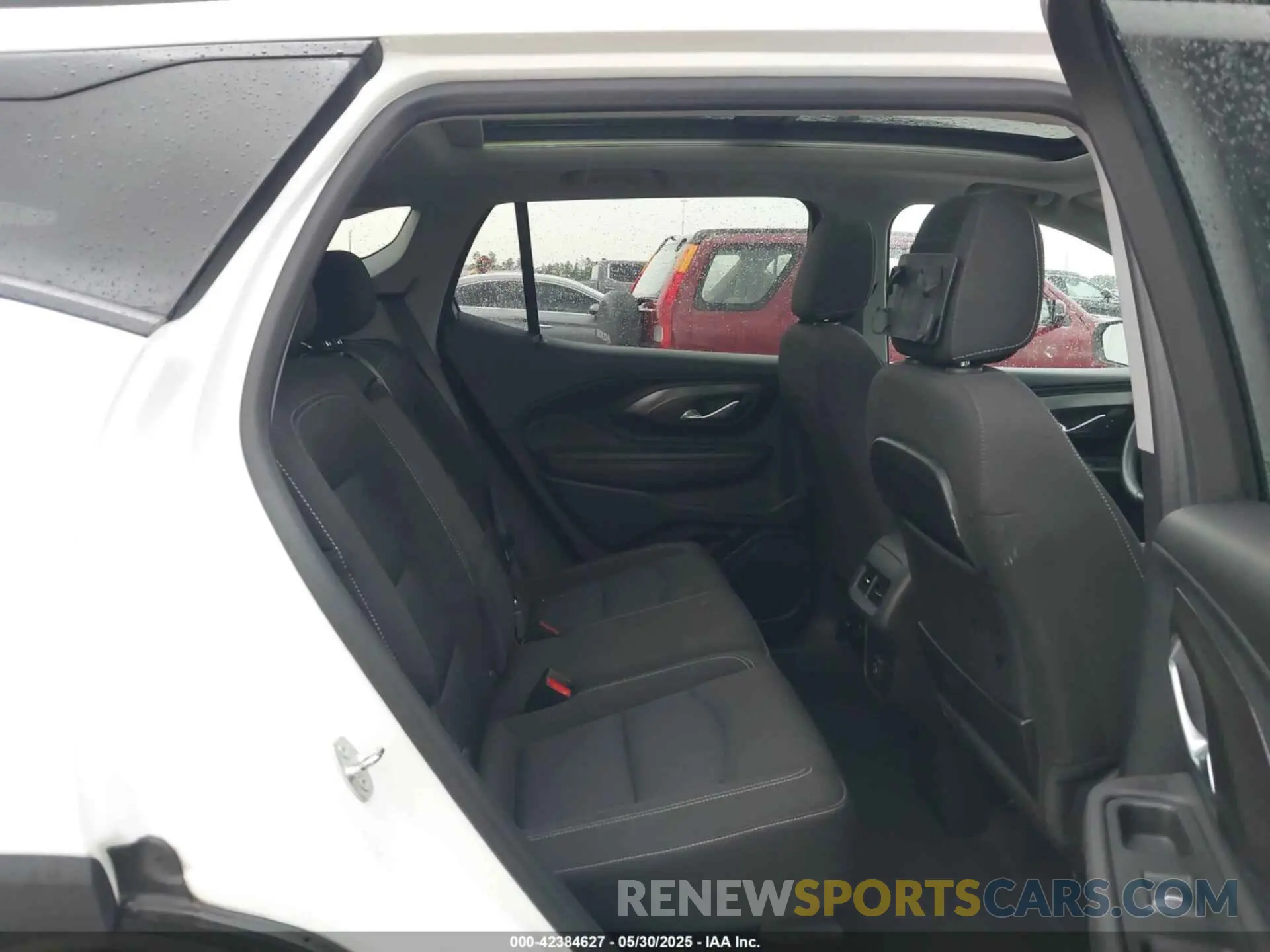 8 Photograph of a damaged car 3GKALMEV1NL310132 GMC TERRAIN 2022
