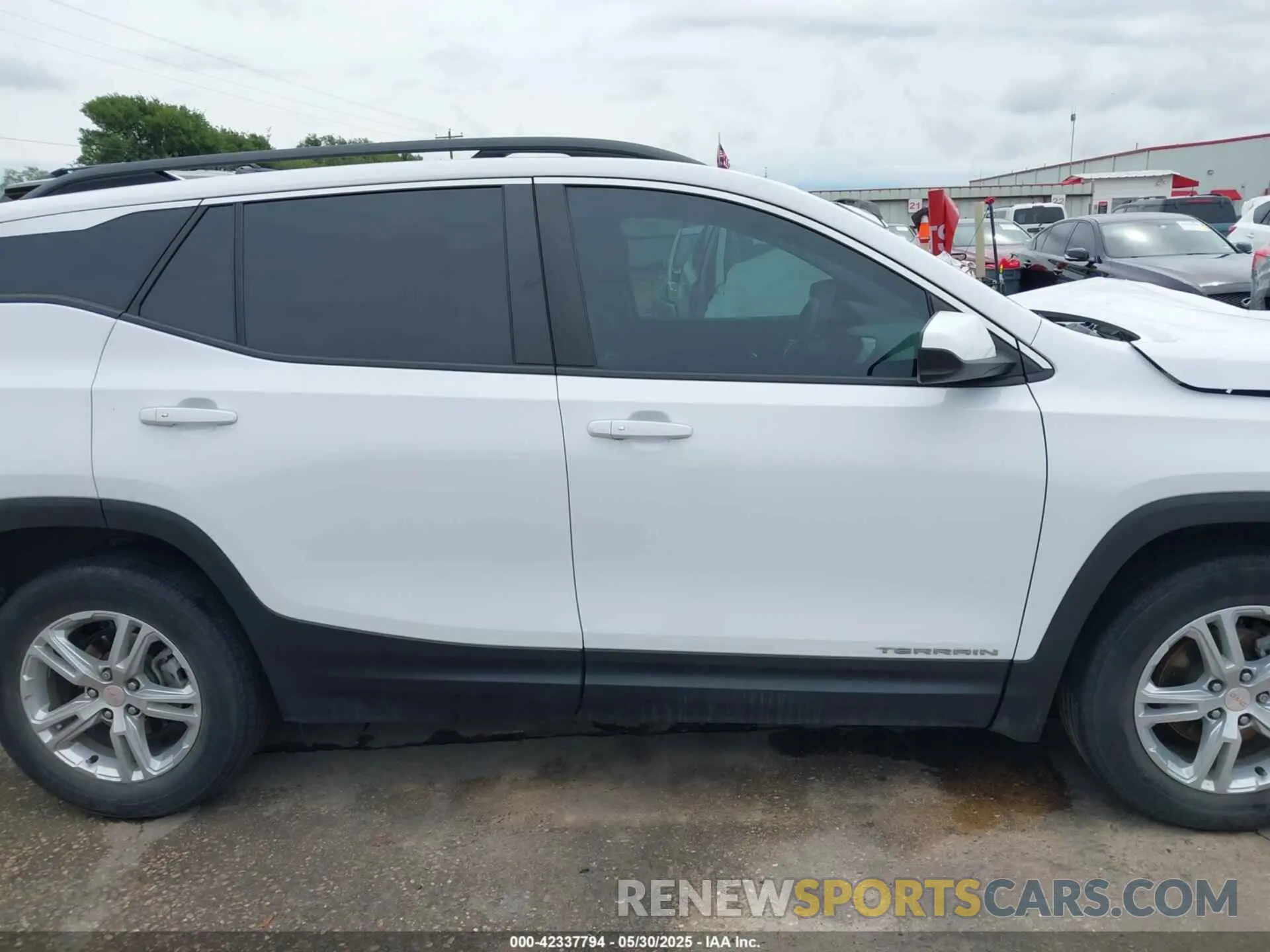 14 Photograph of a damaged car 3GKALMEV2NL137933 GMC TERRAIN 2022