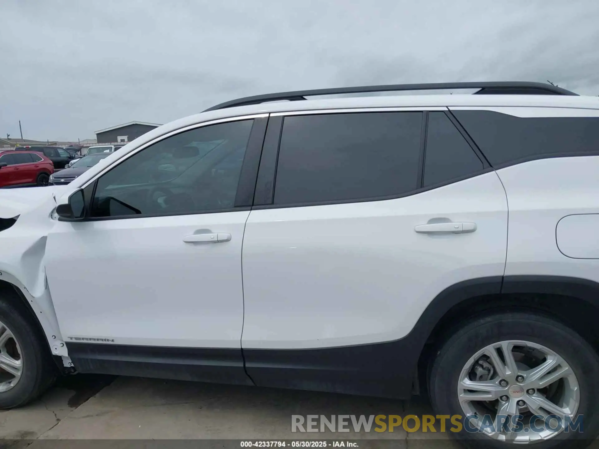 15 Photograph of a damaged car 3GKALMEV2NL137933 GMC TERRAIN 2022