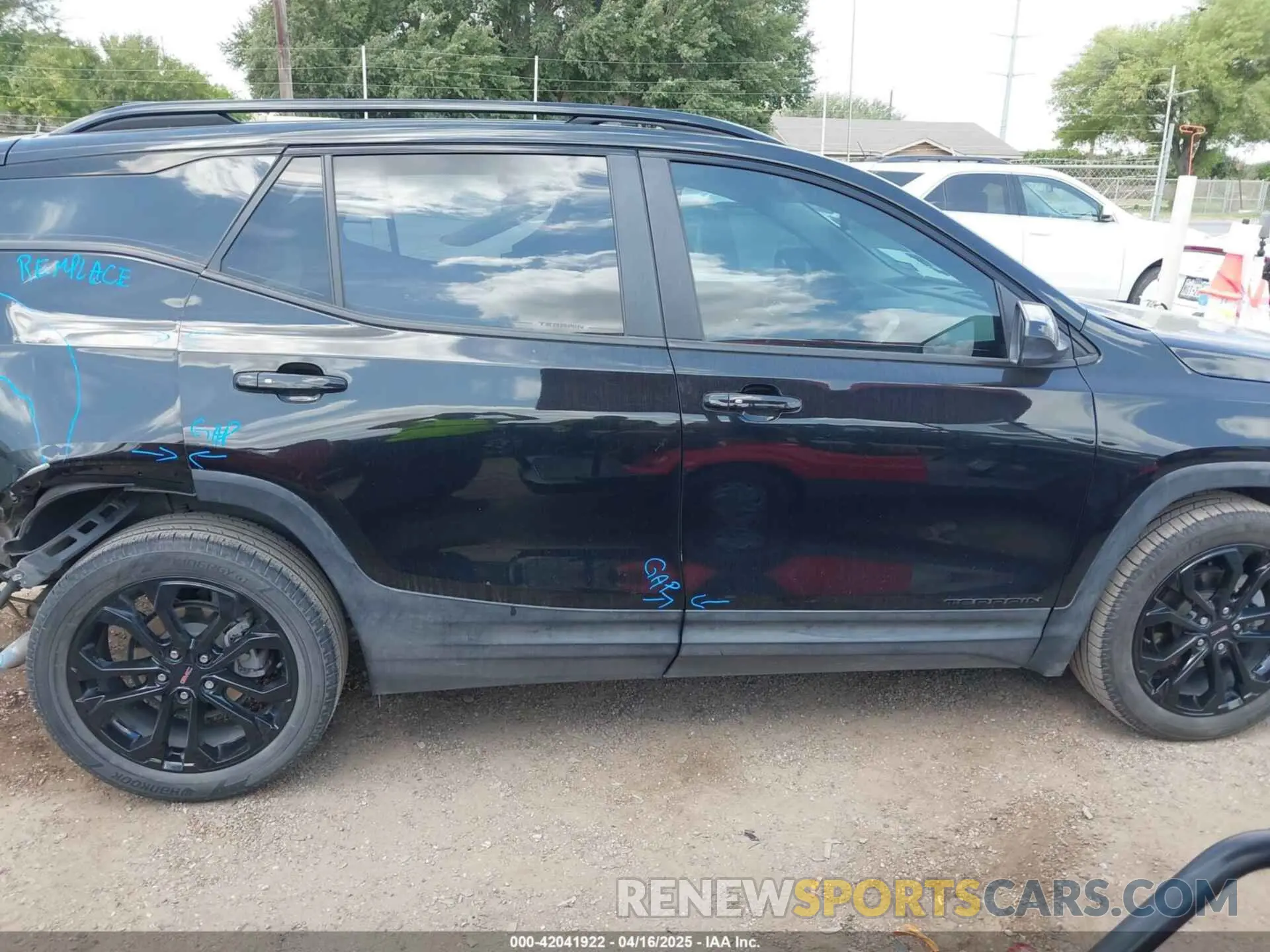 14 Photograph of a damaged car 3GKALMEV2NL204823 GMC TERRAIN 2022