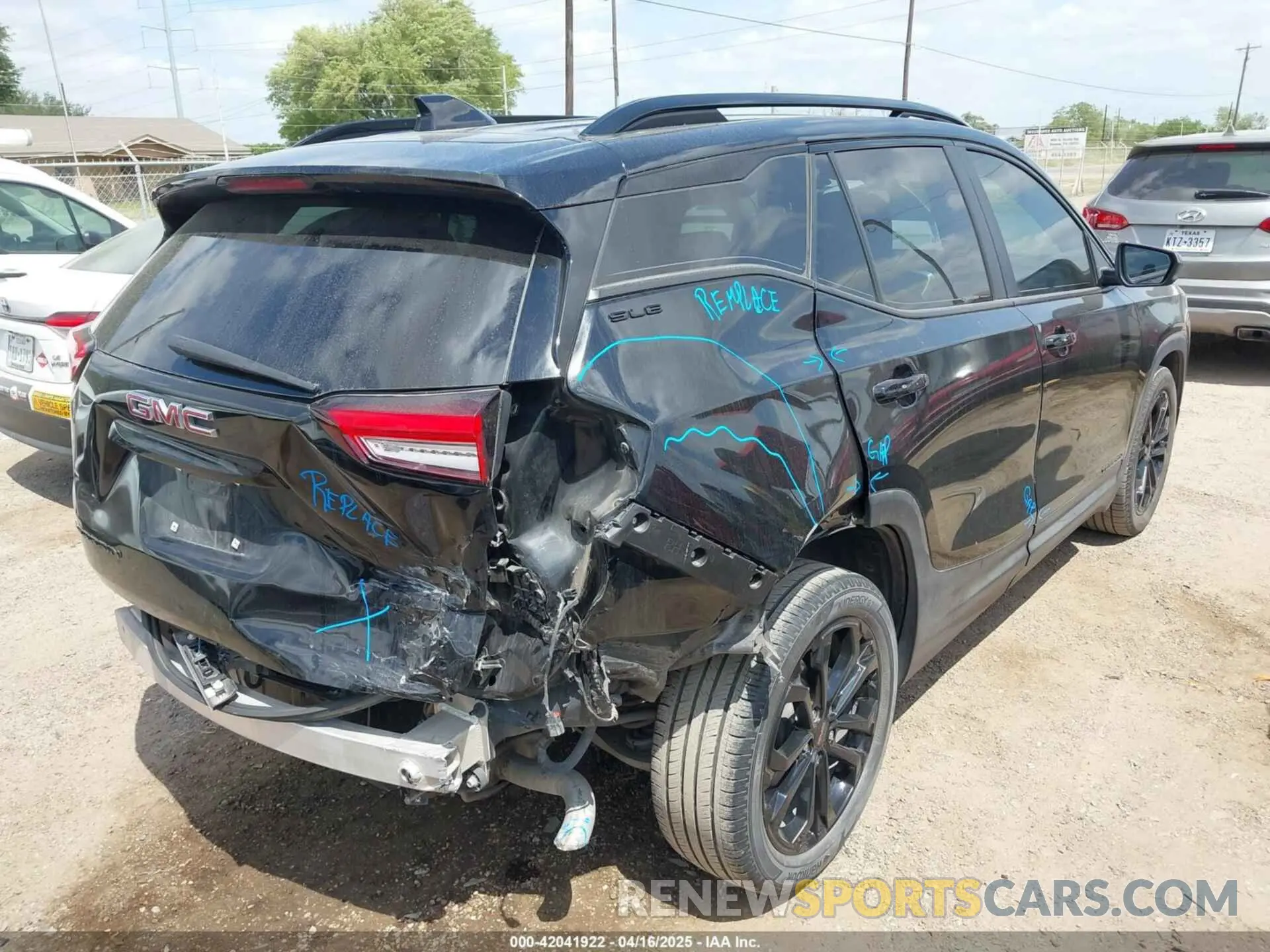 4 Photograph of a damaged car 3GKALMEV2NL204823 GMC TERRAIN 2022