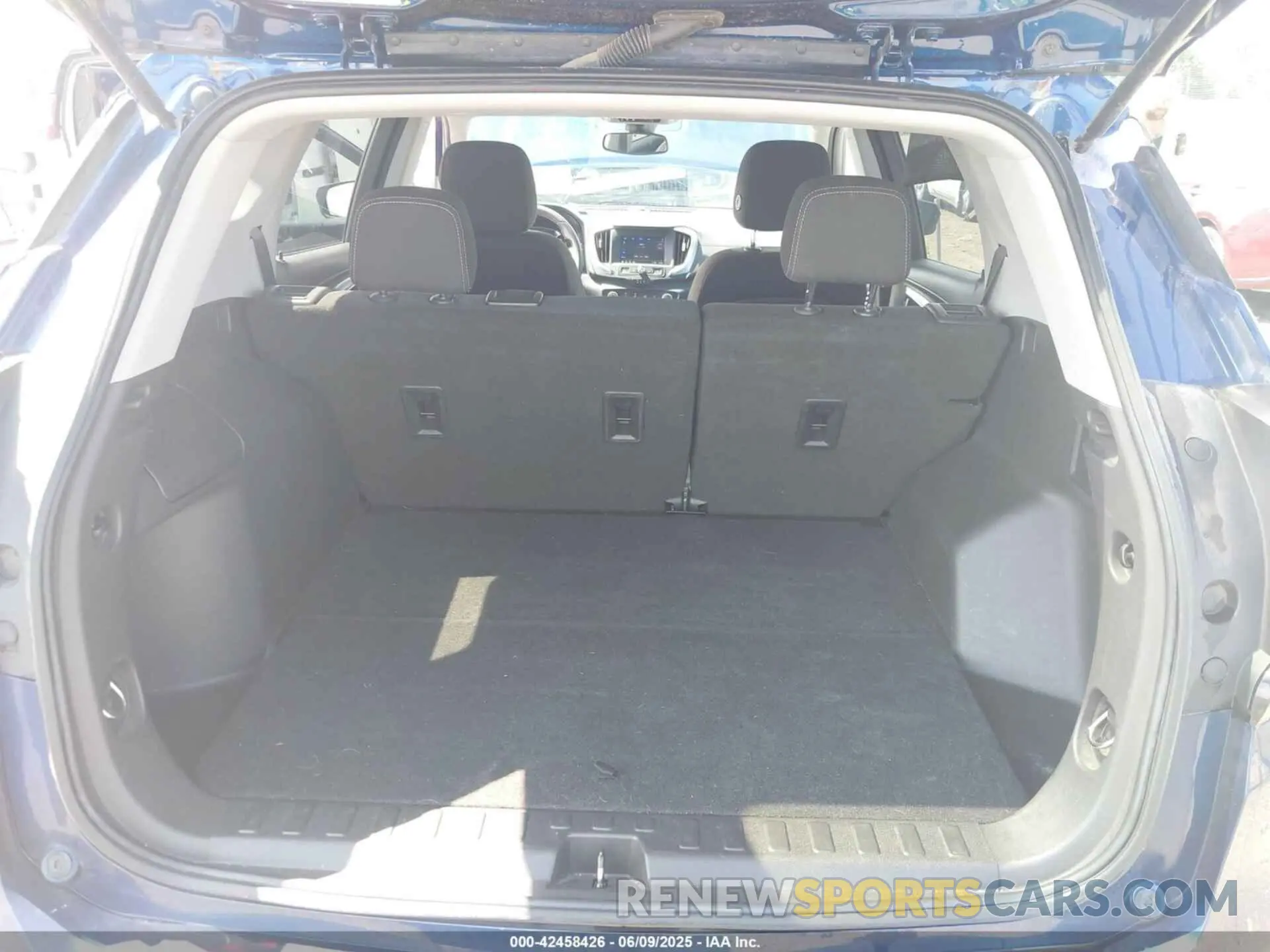 18 Photograph of a damaged car 3GKALMEV2NL265542 GMC TERRAIN 2022