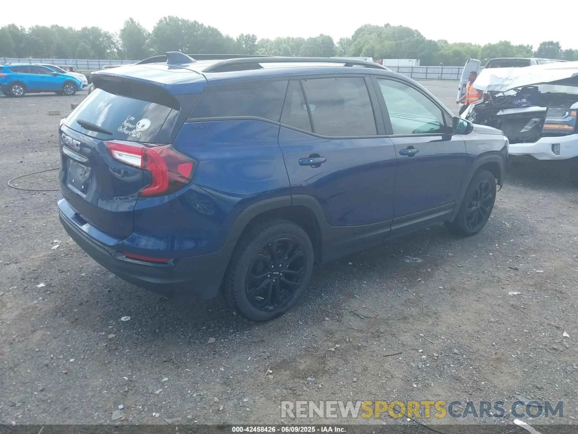 4 Photograph of a damaged car 3GKALMEV2NL265542 GMC TERRAIN 2022