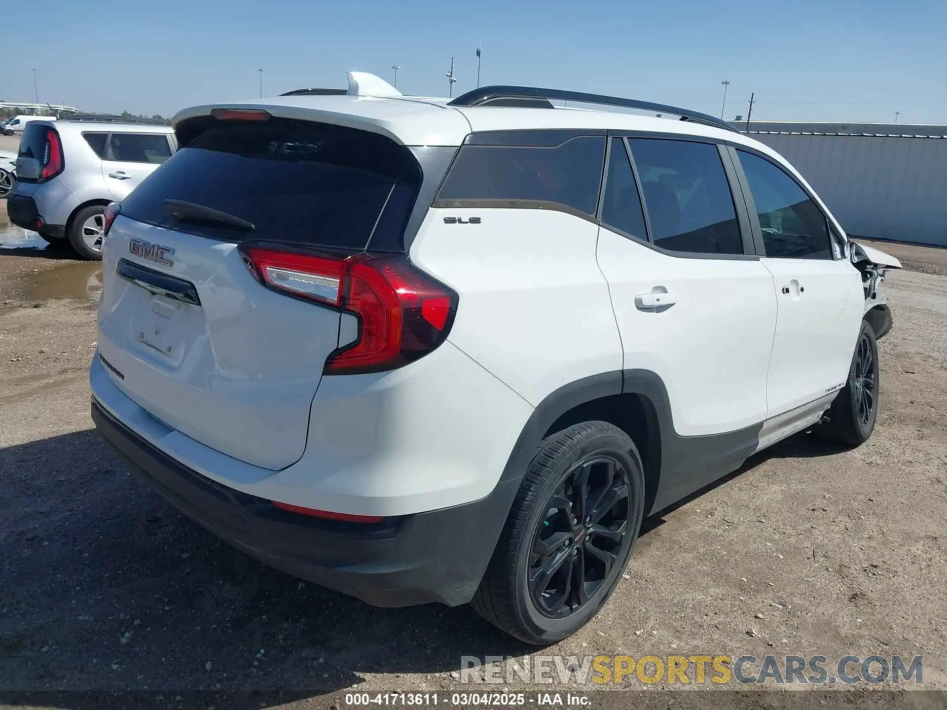 4 Photograph of a damaged car 3GKALMEV2NL273267 GMC TERRAIN 2022