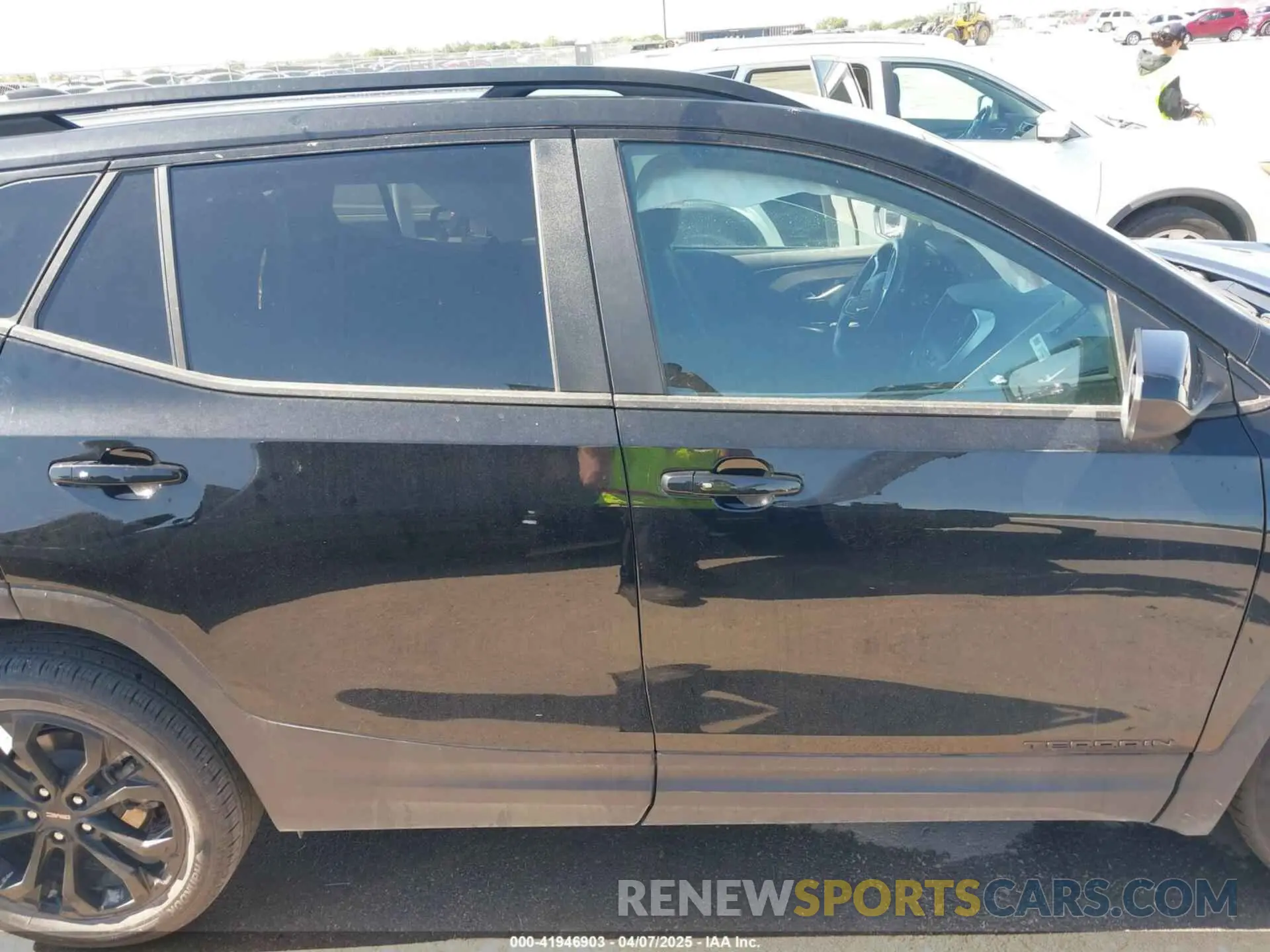 13 Photograph of a damaged car 3GKALMEV2NL314044 GMC TERRAIN 2022