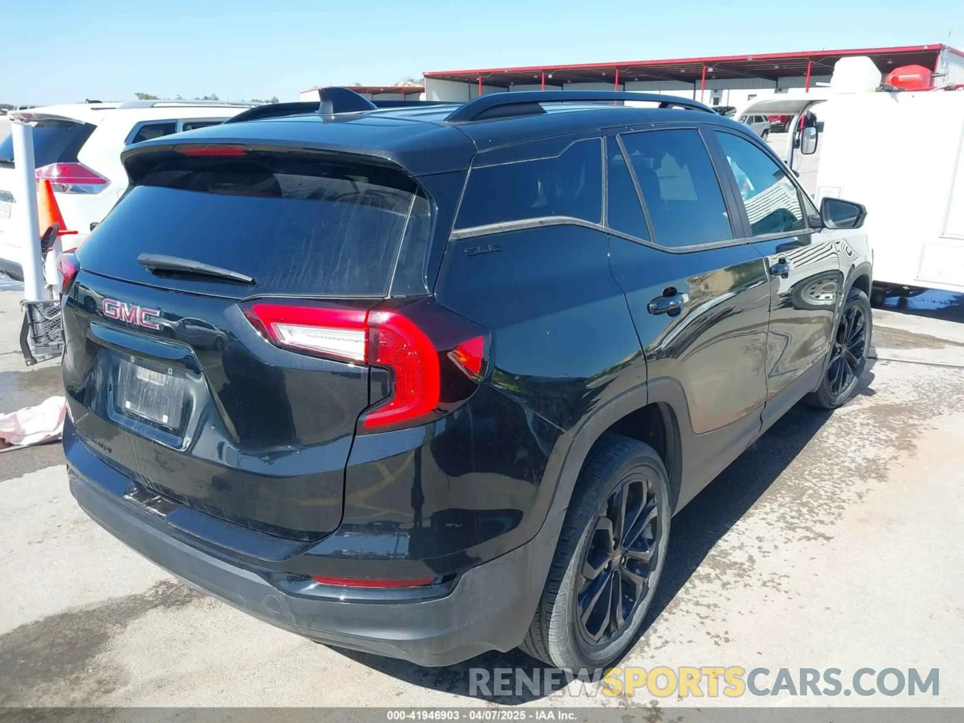 4 Photograph of a damaged car 3GKALMEV2NL314044 GMC TERRAIN 2022