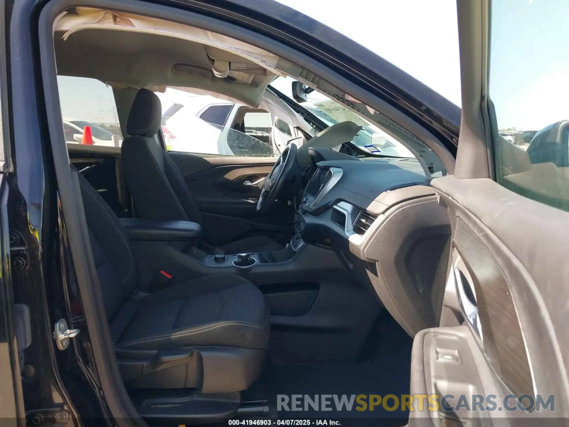5 Photograph of a damaged car 3GKALMEV2NL314044 GMC TERRAIN 2022