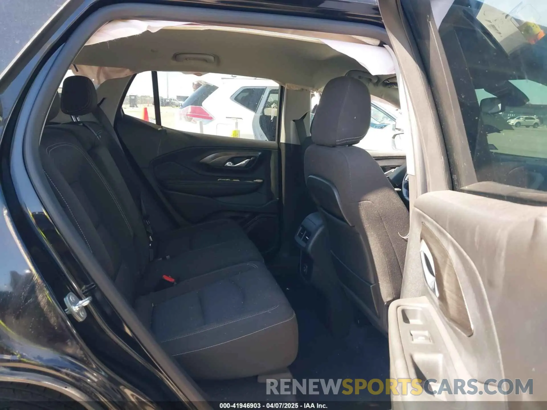 8 Photograph of a damaged car 3GKALMEV2NL314044 GMC TERRAIN 2022