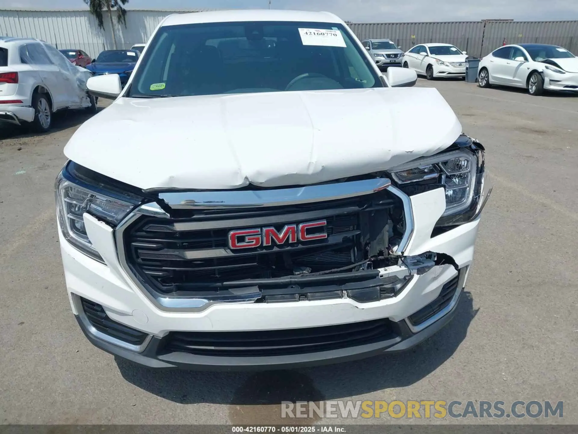 12 Photograph of a damaged car 3GKALMEV3NL228452 GMC TERRAIN 2022