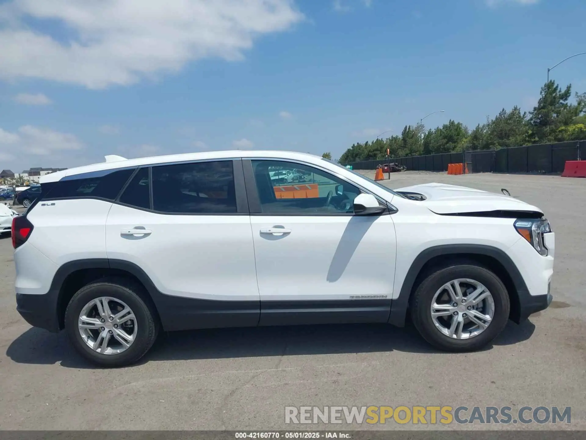 13 Photograph of a damaged car 3GKALMEV3NL228452 GMC TERRAIN 2022