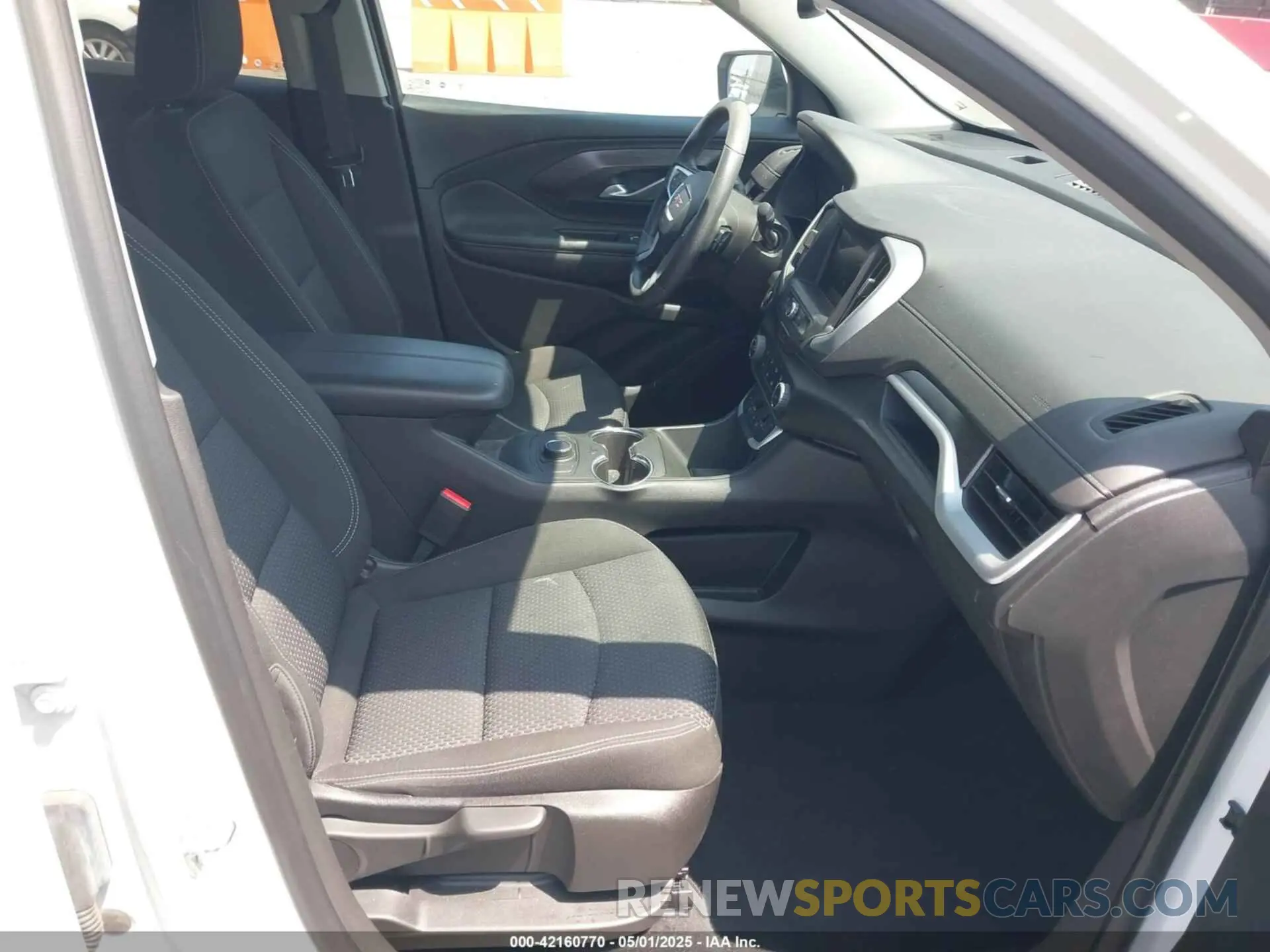 5 Photograph of a damaged car 3GKALMEV3NL228452 GMC TERRAIN 2022