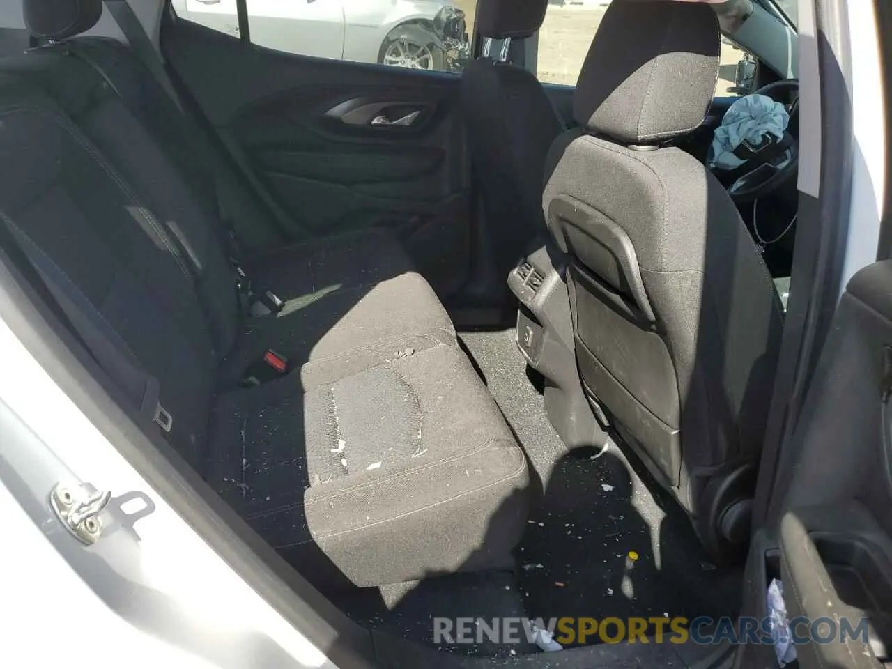 11 Photograph of a damaged car 3GKALMEV3NL306843 GMC TERRAIN 2022