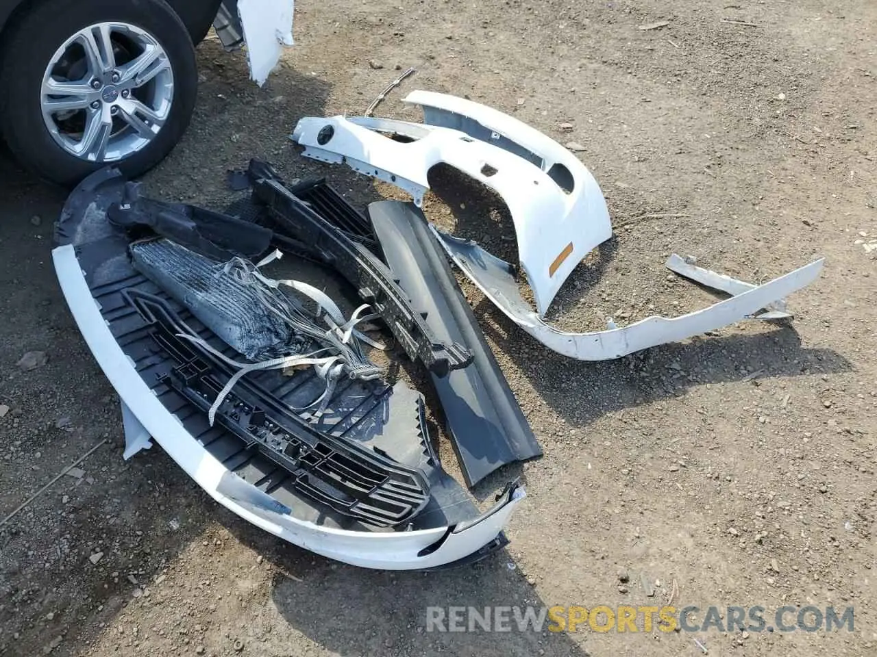 14 Photograph of a damaged car 3GKALMEV3NL306843 GMC TERRAIN 2022