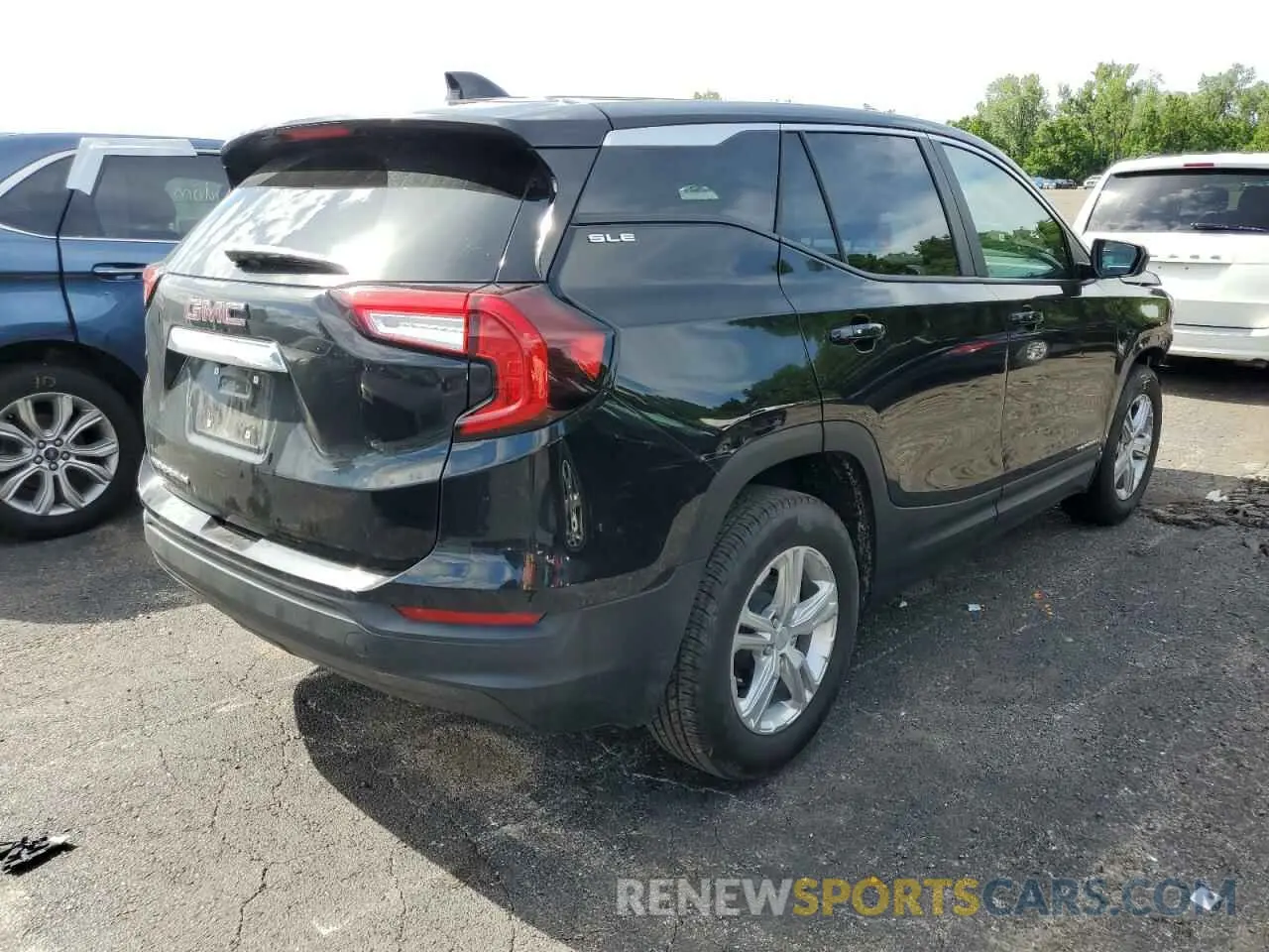 4 Photograph of a damaged car 3GKALMEV4NL143734 GMC TERRAIN 2022