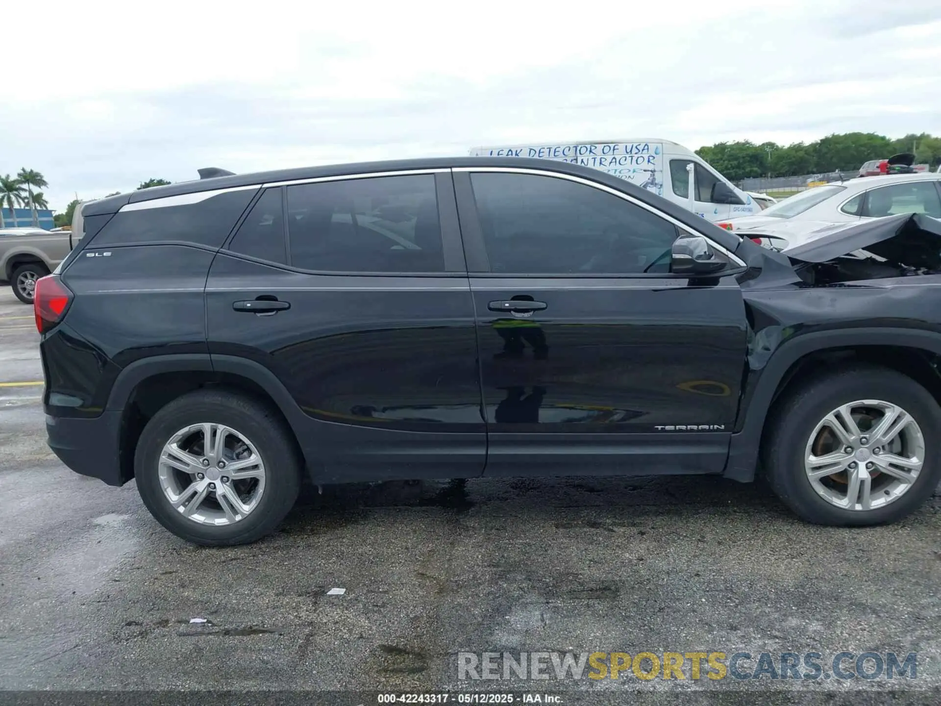 13 Photograph of a damaged car 3GKALMEV5NL174474 GMC TERRAIN 2022