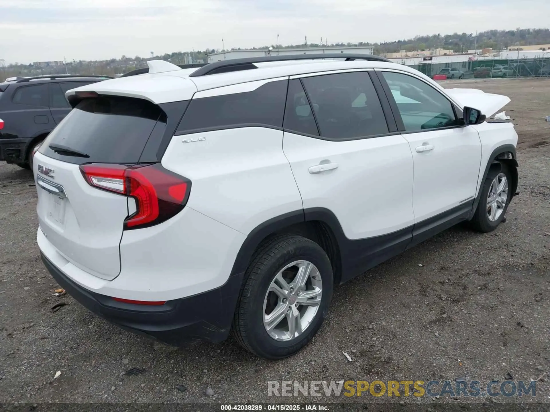 4 Photograph of a damaged car 3GKALMEV5NL212091 GMC TERRAIN 2022