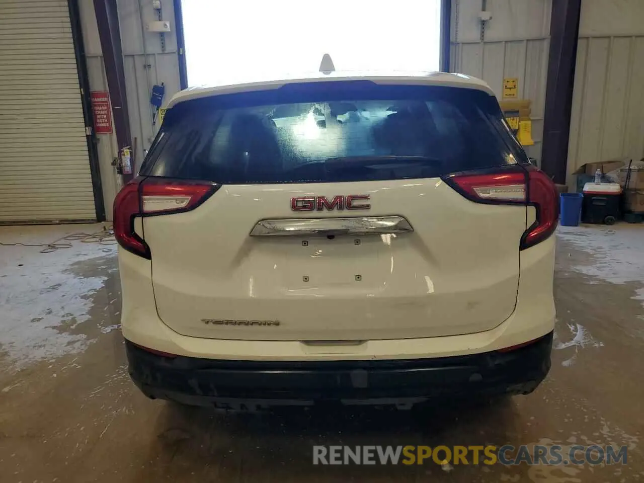 6 Photograph of a damaged car 3GKALMEV5NL274672 GMC TERRAIN 2022