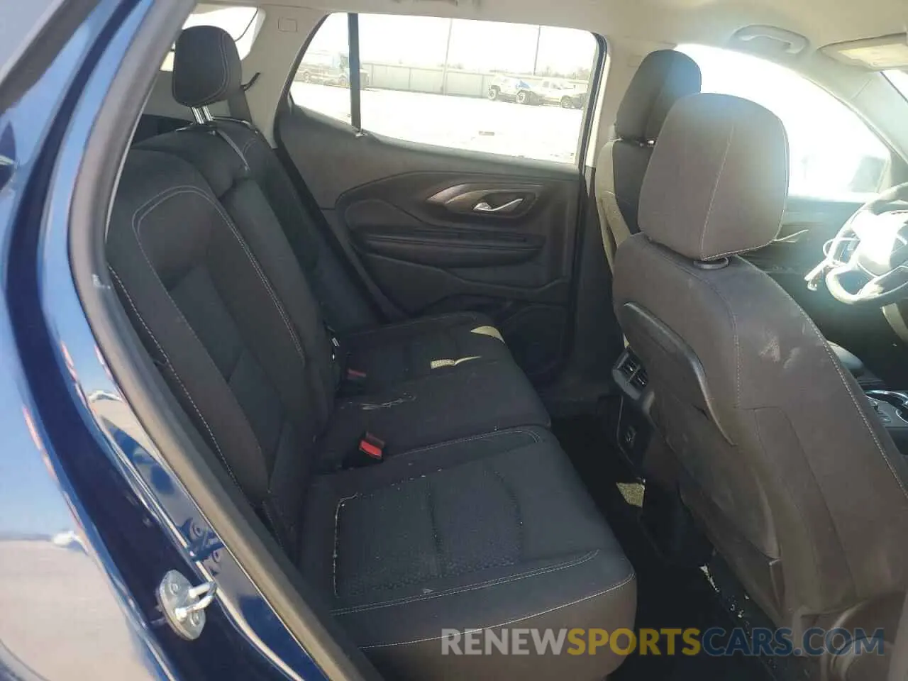 11 Photograph of a damaged car 3GKALMEV6NL282151 GMC TERRAIN 2022