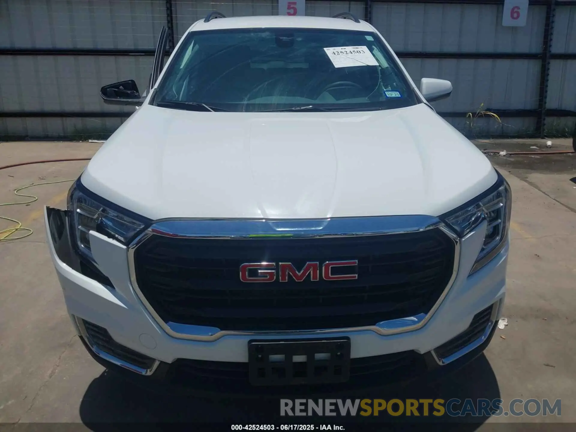13 Photograph of a damaged car 3GKALMEV6NL310482 GMC TERRAIN 2022