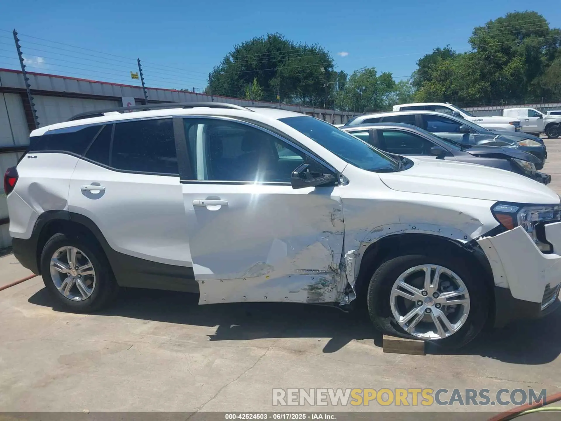 14 Photograph of a damaged car 3GKALMEV6NL310482 GMC TERRAIN 2022