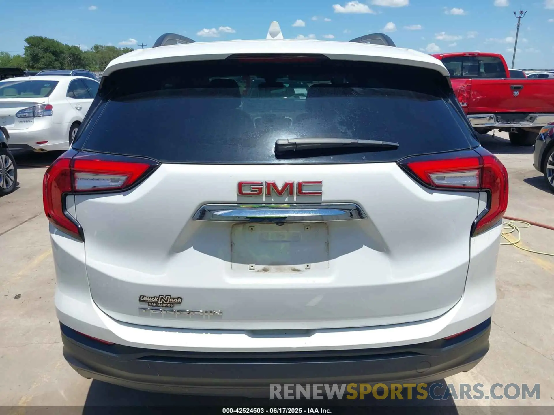 17 Photograph of a damaged car 3GKALMEV6NL310482 GMC TERRAIN 2022