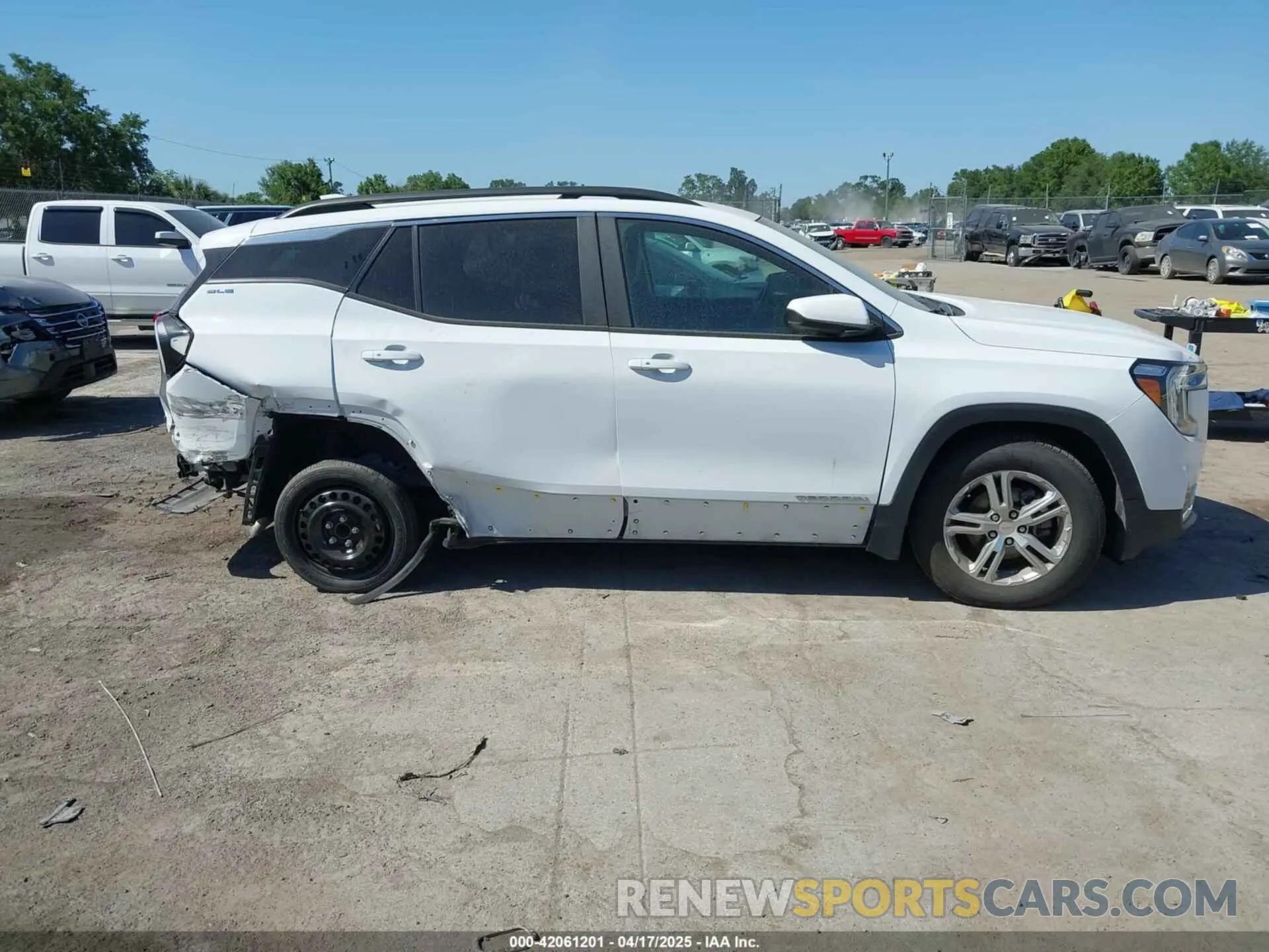 13 Photograph of a damaged car 3GKALMEV6NL310501 GMC TERRAIN 2022