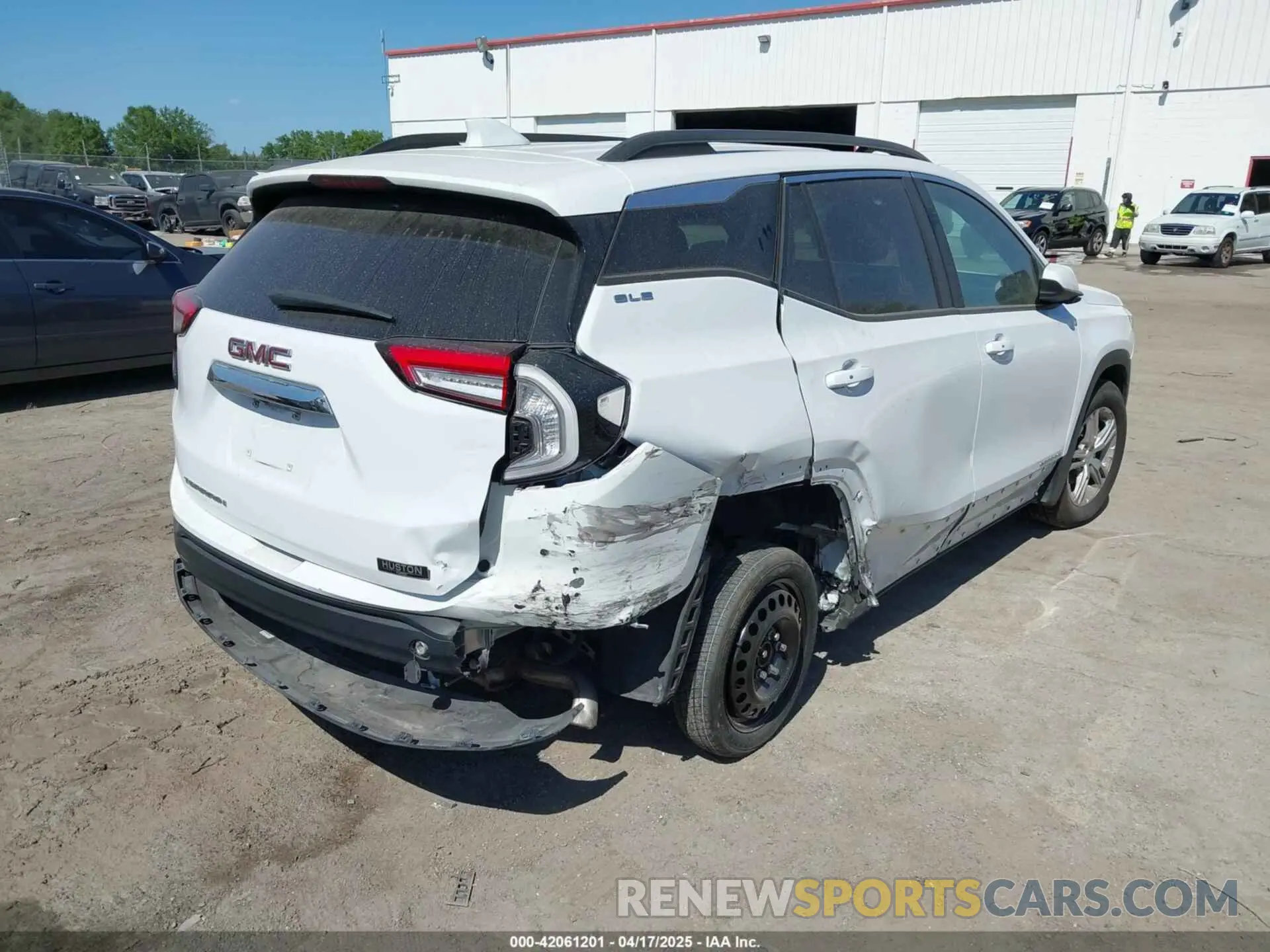 4 Photograph of a damaged car 3GKALMEV6NL310501 GMC TERRAIN 2022