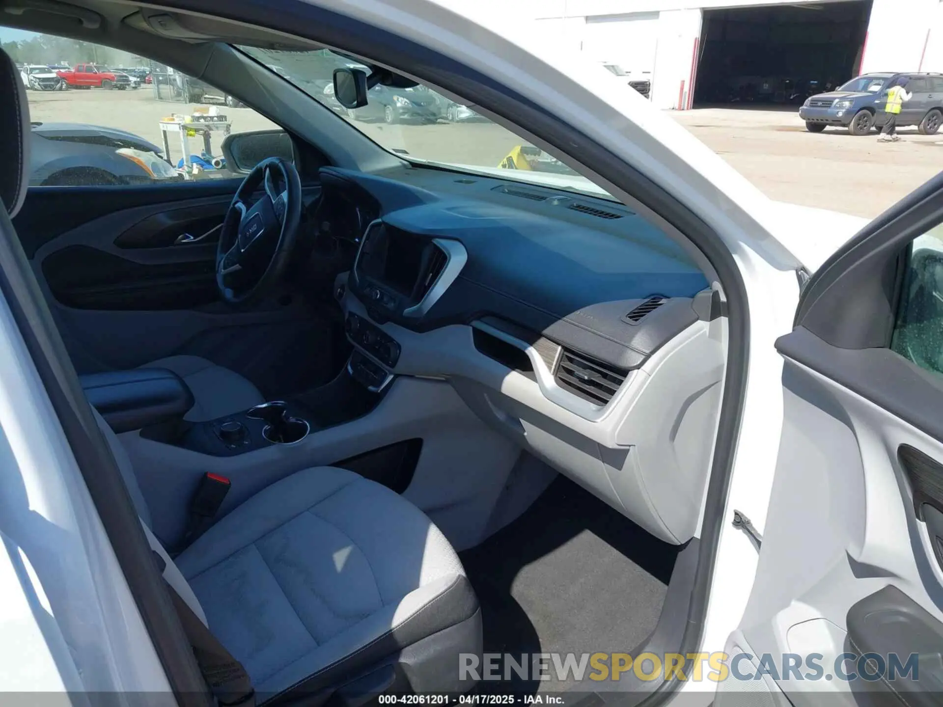 5 Photograph of a damaged car 3GKALMEV6NL310501 GMC TERRAIN 2022