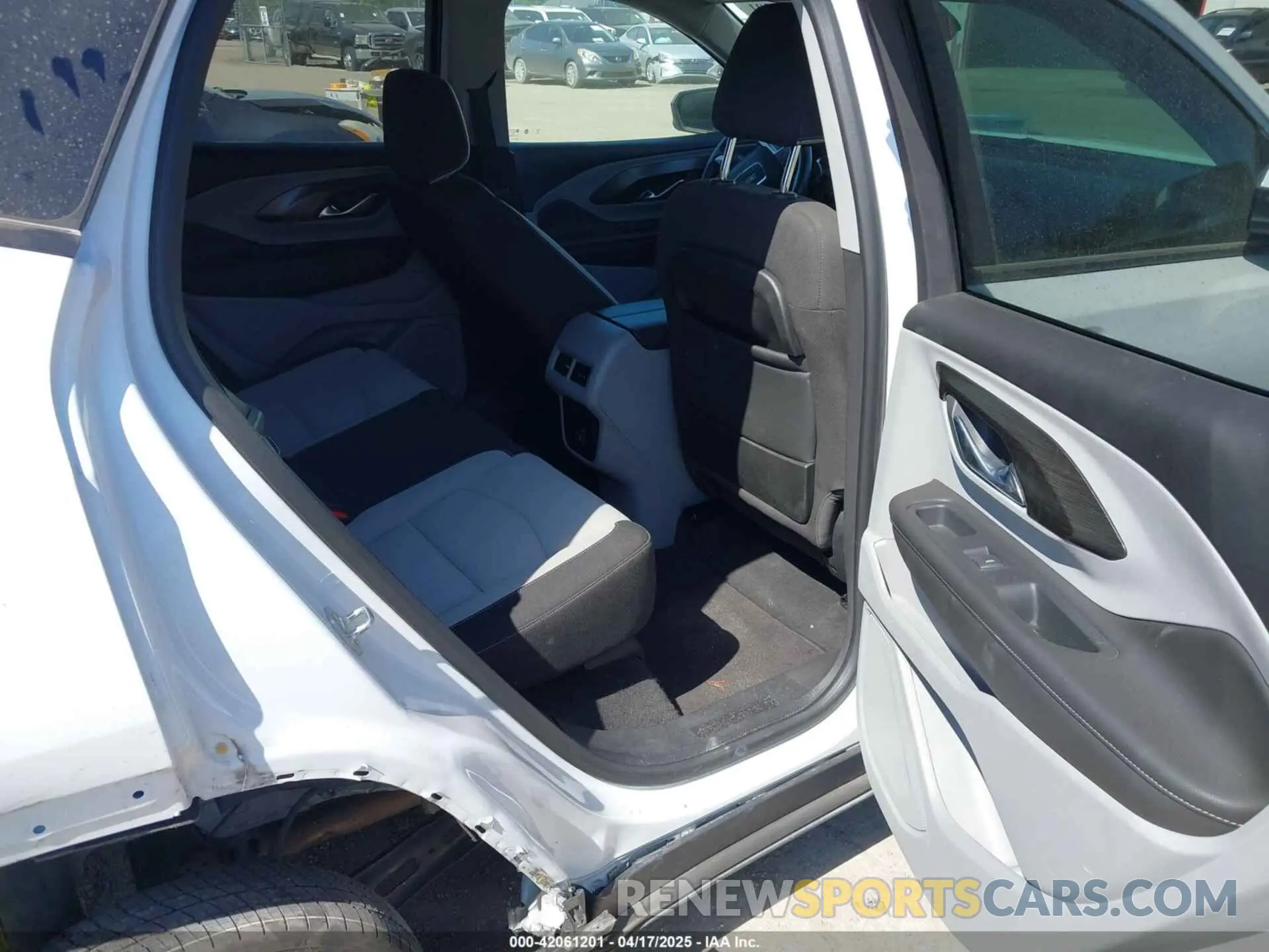 8 Photograph of a damaged car 3GKALMEV6NL310501 GMC TERRAIN 2022