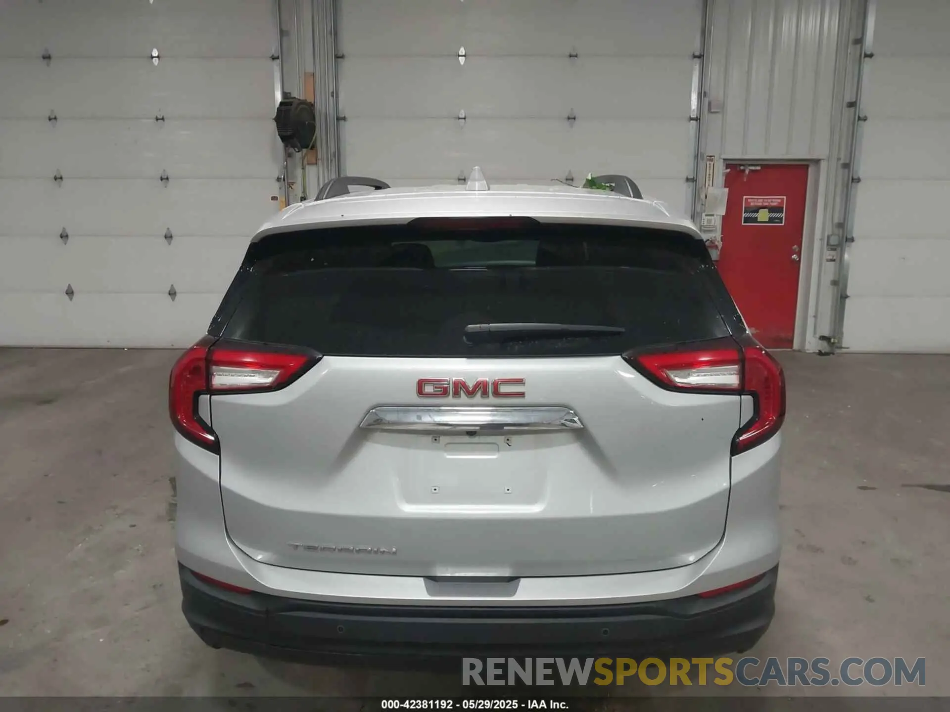 17 Photograph of a damaged car 3GKALMEV7NL118245 GMC TERRAIN 2022
