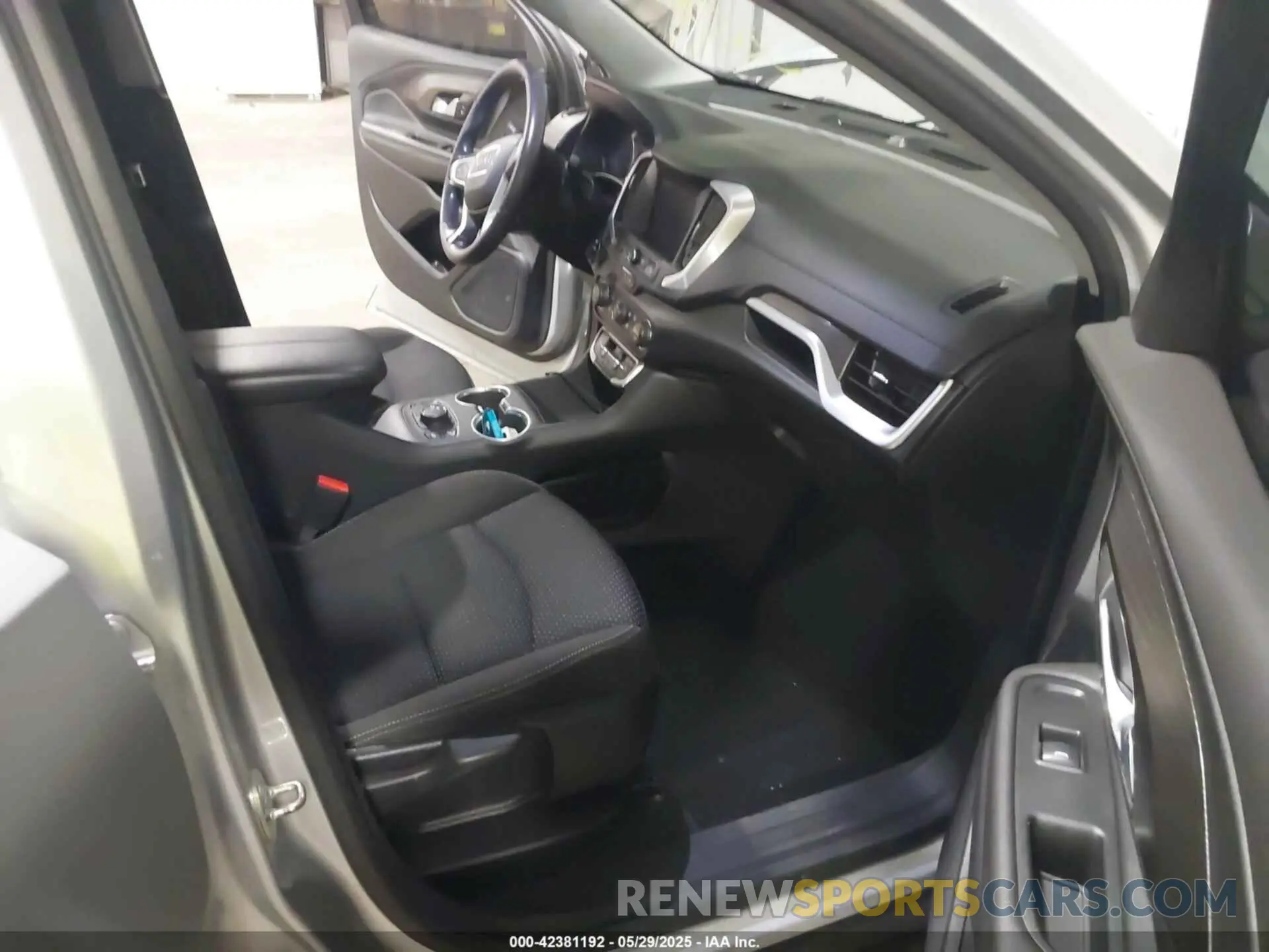 5 Photograph of a damaged car 3GKALMEV7NL118245 GMC TERRAIN 2022