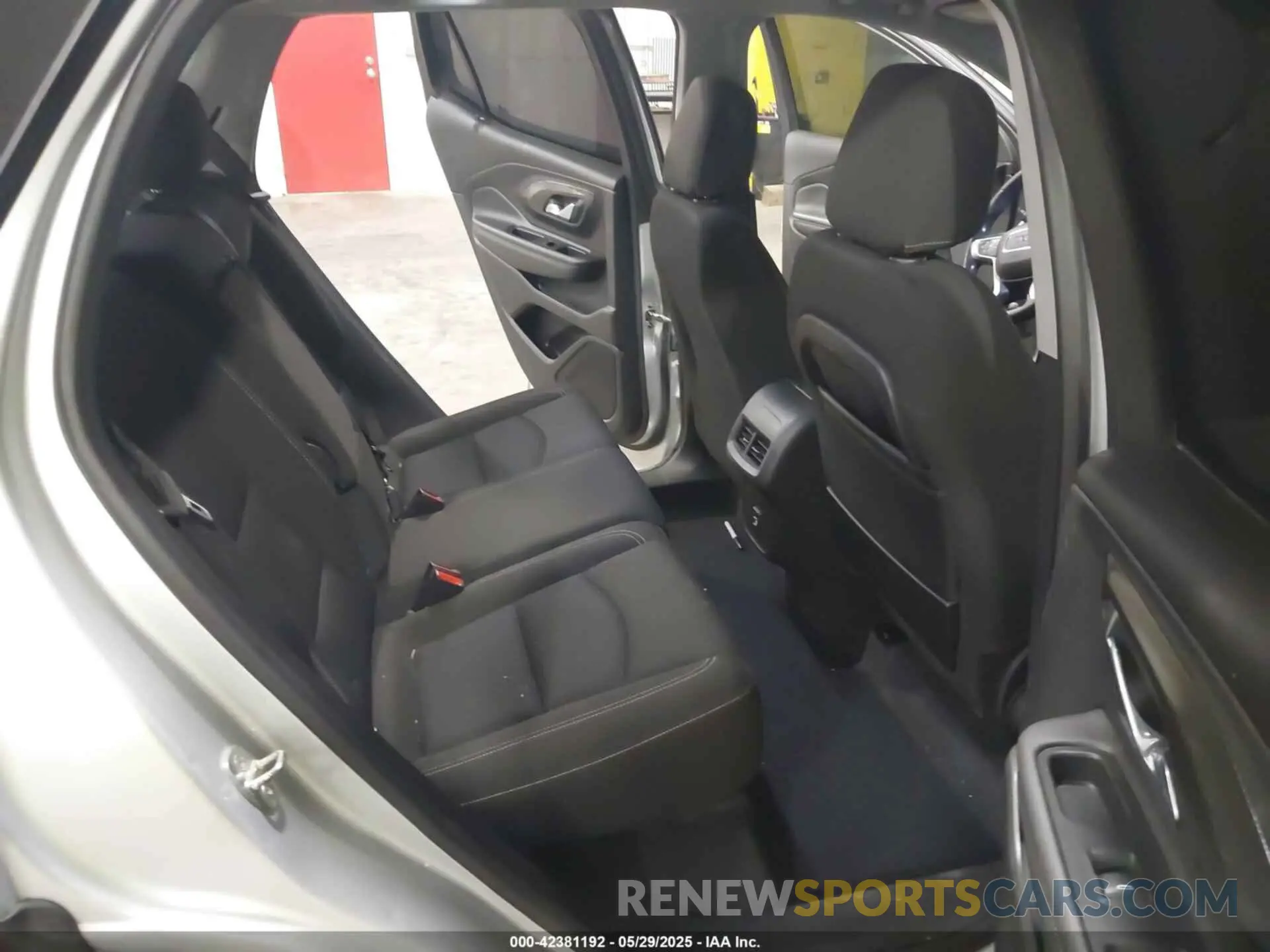 8 Photograph of a damaged car 3GKALMEV7NL118245 GMC TERRAIN 2022