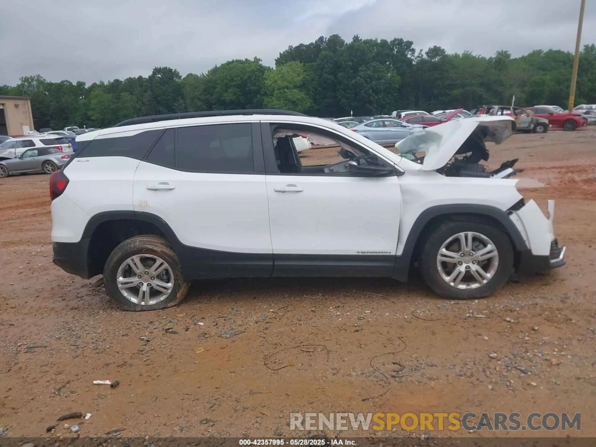 12 Photograph of a damaged car 3GKALMEV7NL165534 GMC TERRAIN 2022