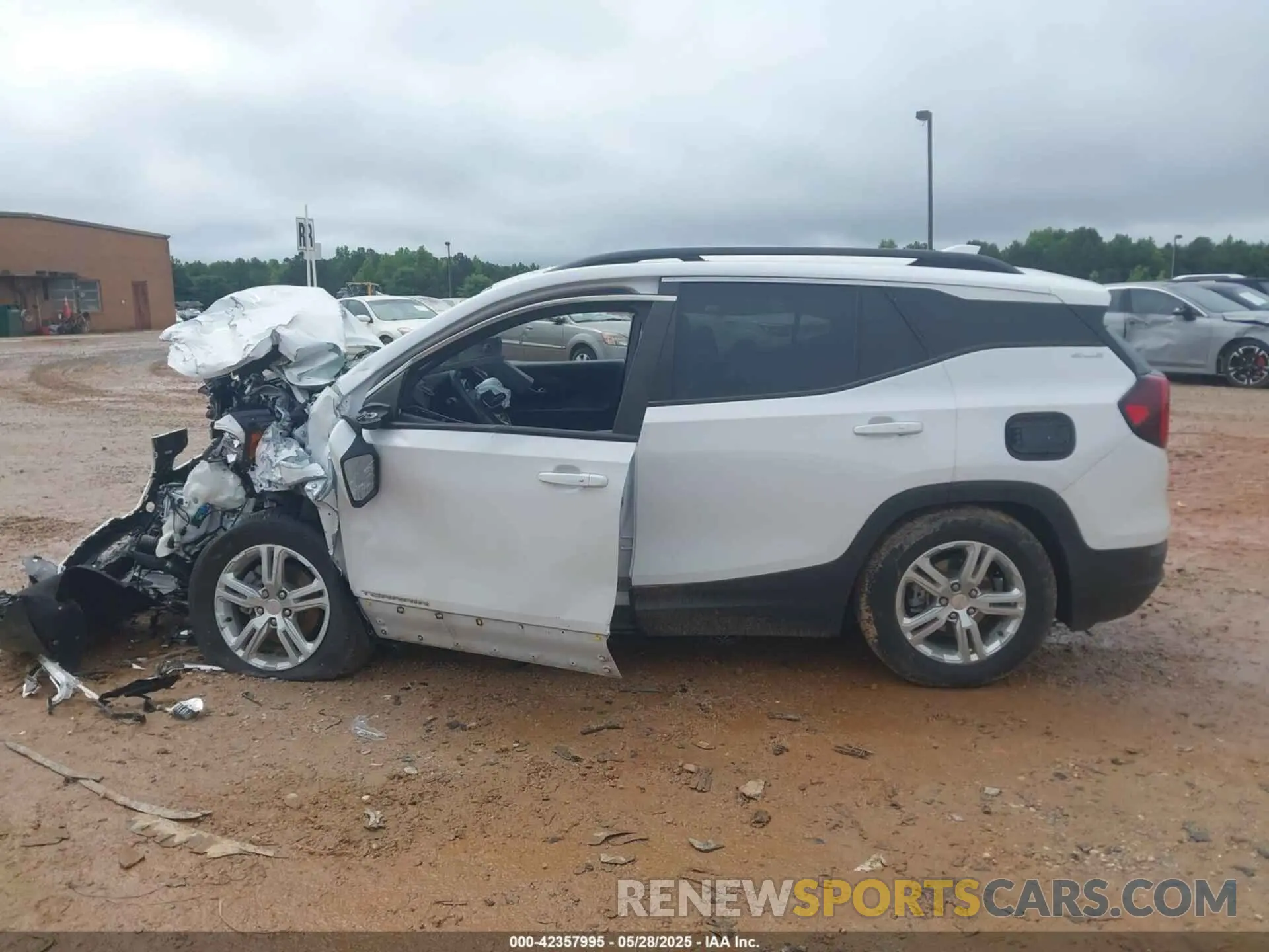 13 Photograph of a damaged car 3GKALMEV7NL165534 GMC TERRAIN 2022