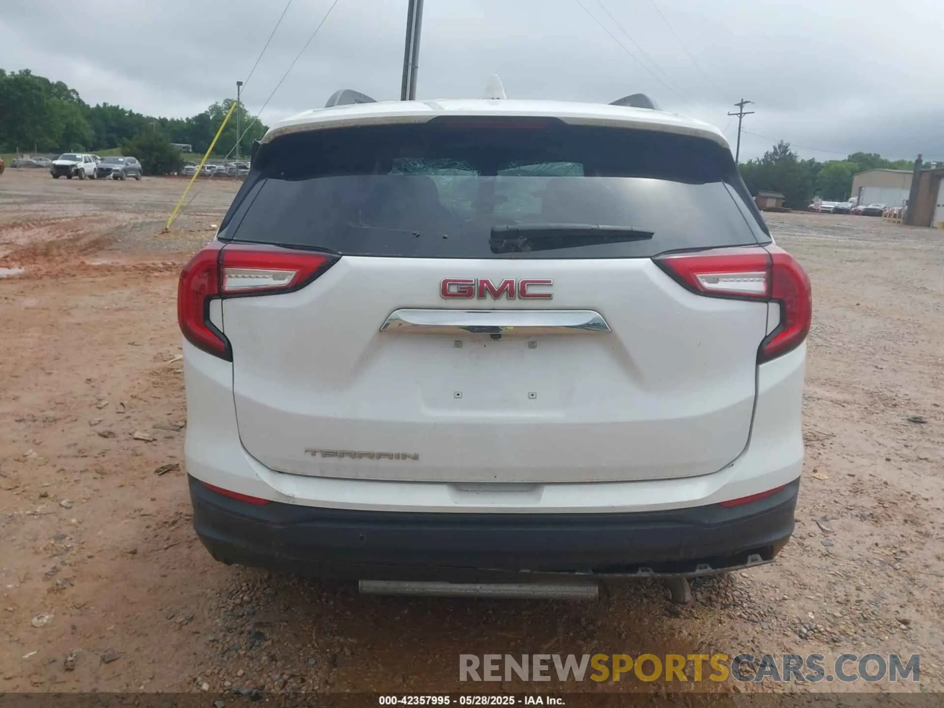 15 Photograph of a damaged car 3GKALMEV7NL165534 GMC TERRAIN 2022