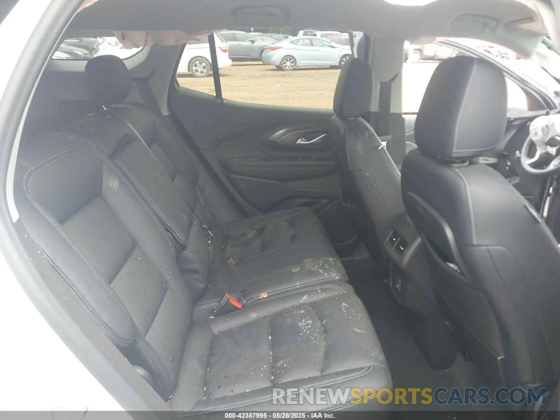 8 Photograph of a damaged car 3GKALMEV7NL165534 GMC TERRAIN 2022