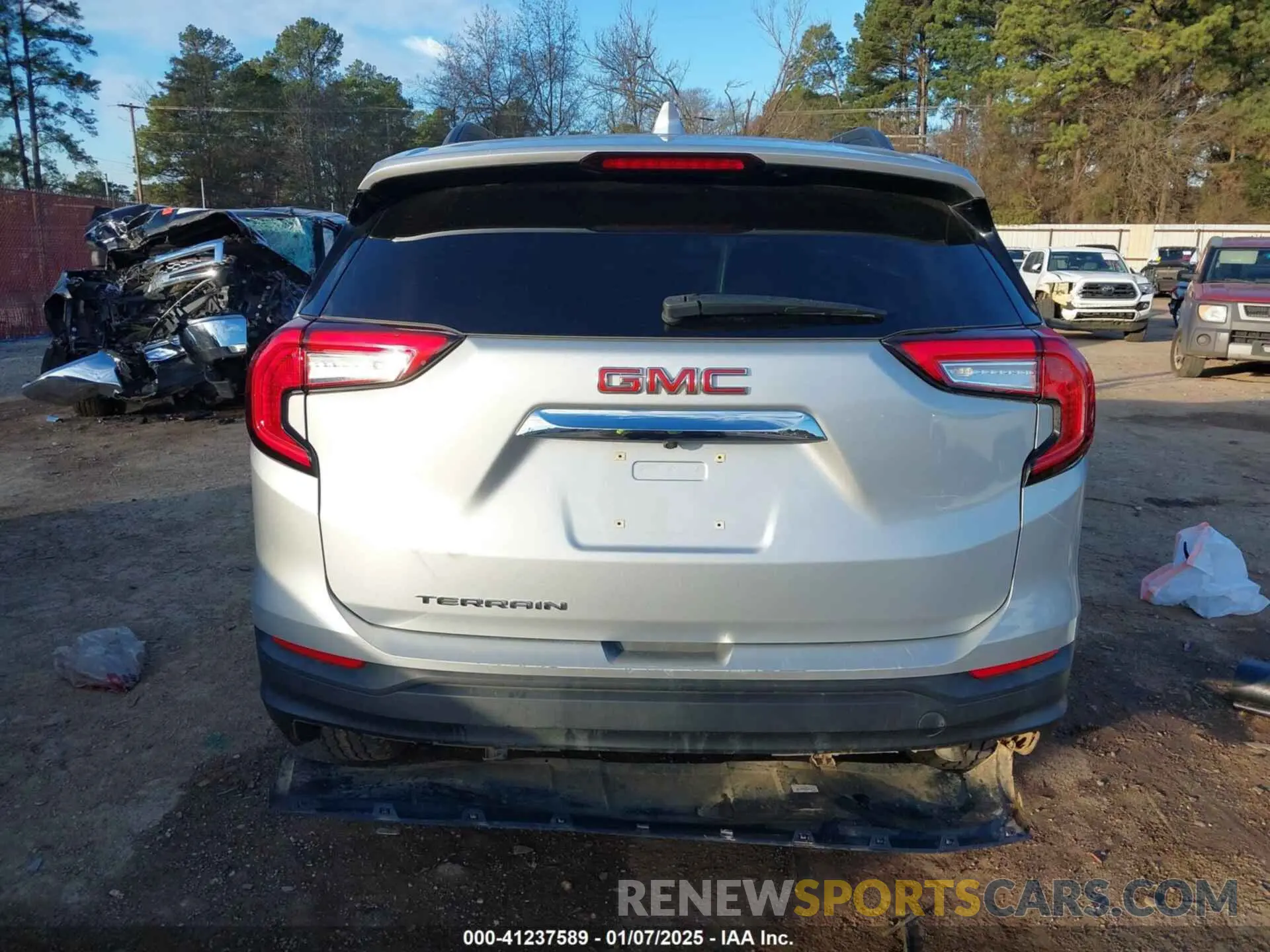 17 Photograph of a damaged car 3GKALMEV8NL101079 GMC TERRAIN 2022