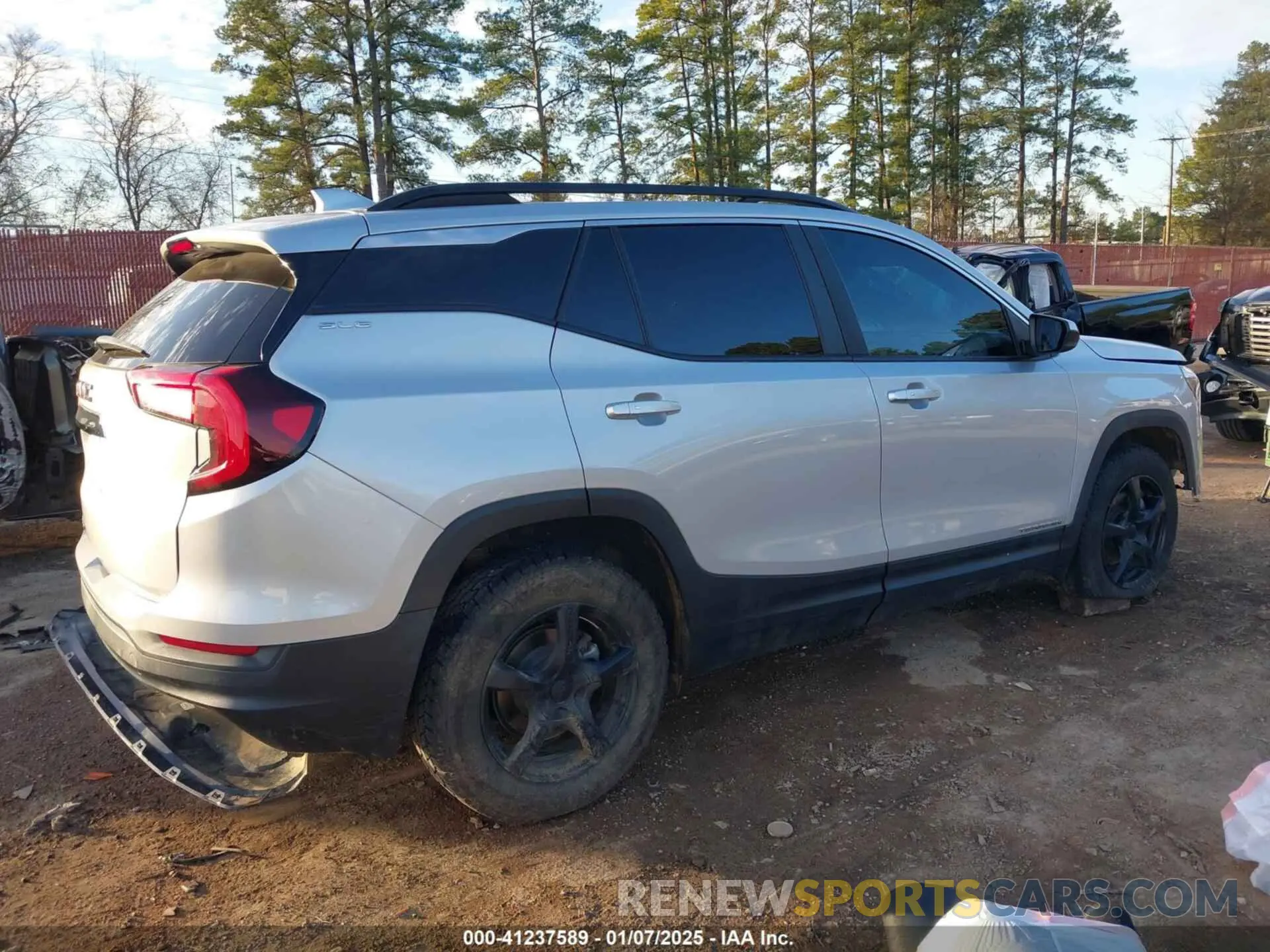 4 Photograph of a damaged car 3GKALMEV8NL101079 GMC TERRAIN 2022