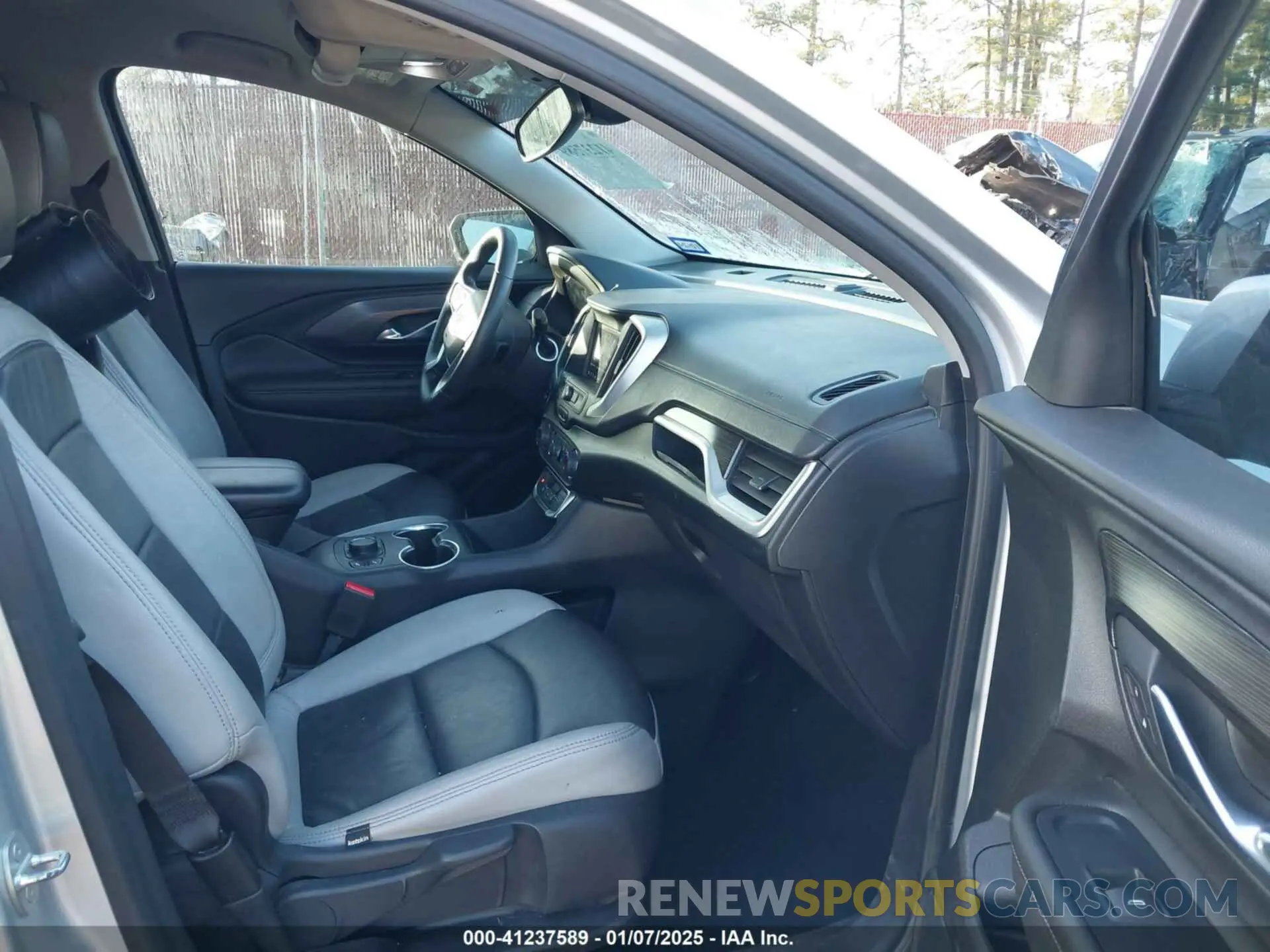 5 Photograph of a damaged car 3GKALMEV8NL101079 GMC TERRAIN 2022
