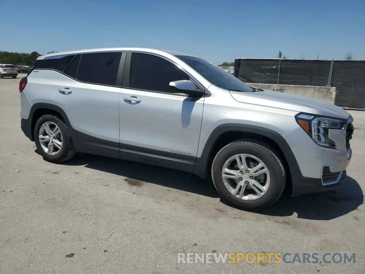4 Photograph of a damaged car 3GKALMEV9NL114469 GMC TERRAIN 2022