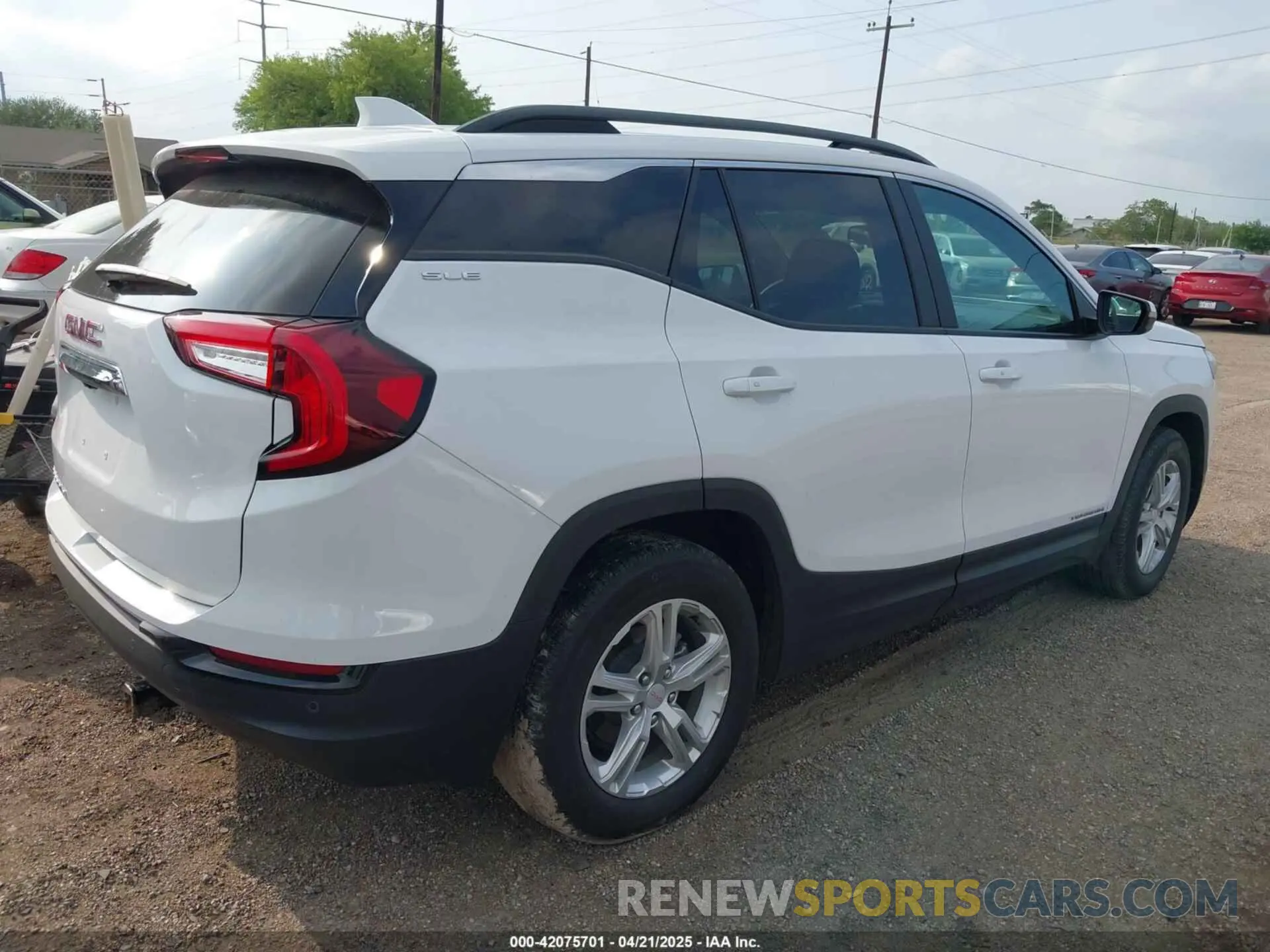 4 Photograph of a damaged car 3GKALMEV9NL134012 GMC TERRAIN 2022