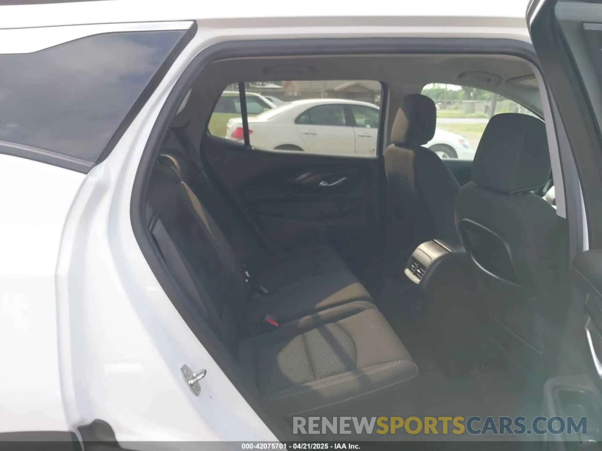 8 Photograph of a damaged car 3GKALMEV9NL134012 GMC TERRAIN 2022