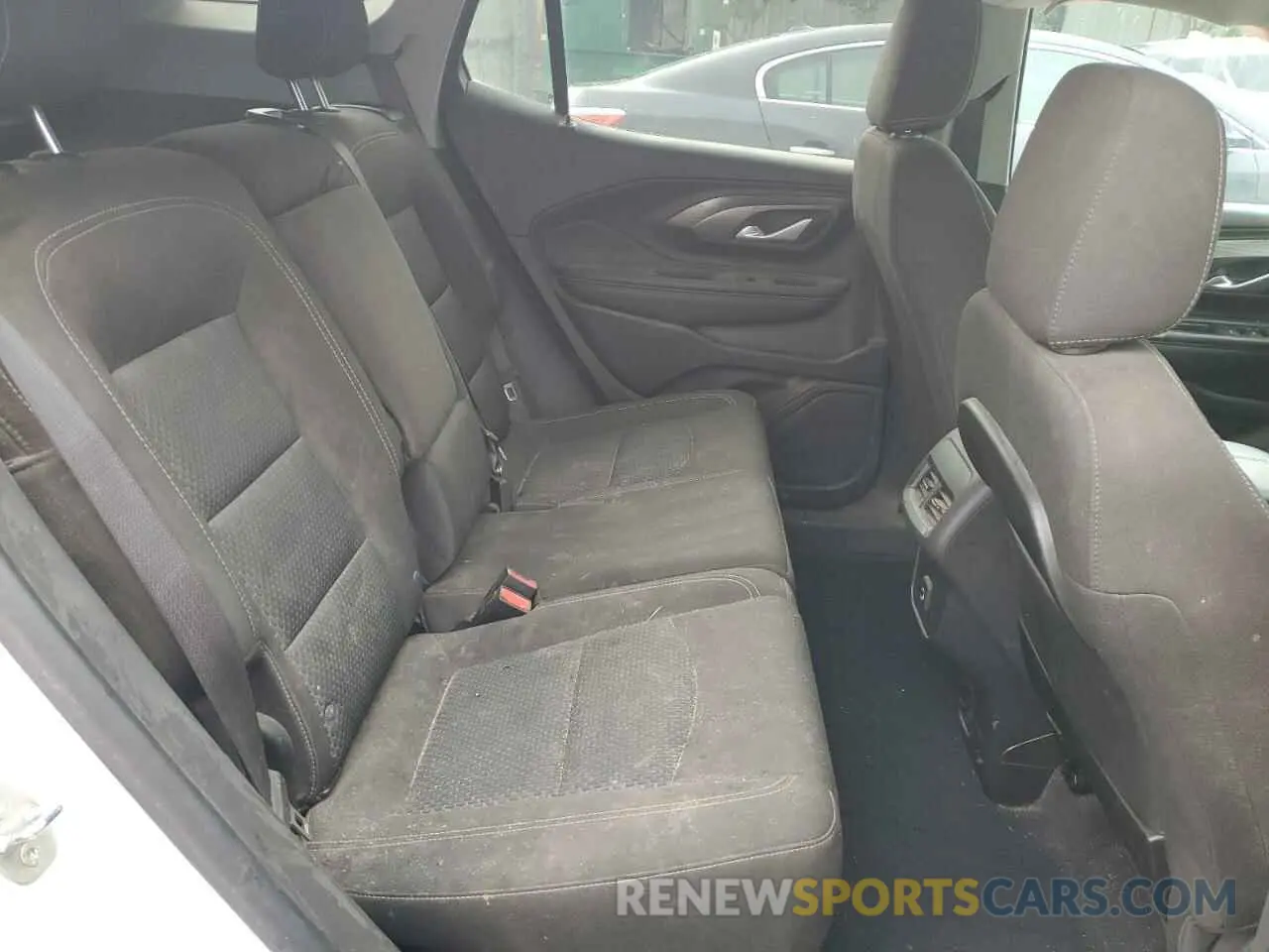 11 Photograph of a damaged car 3GKALMEV9NL179404 GMC TERRAIN 2022