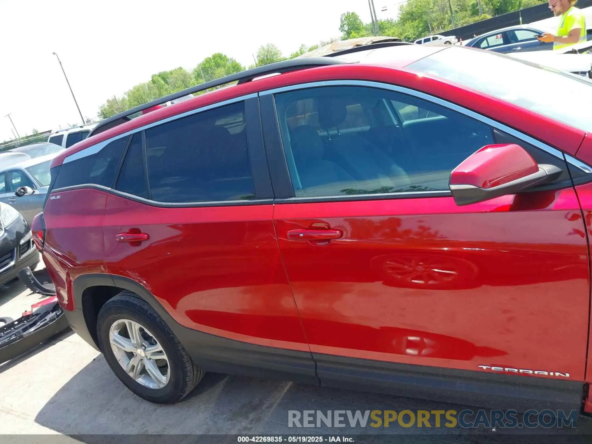 14 Photograph of a damaged car 3GKALMEV9NL182044 GMC TERRAIN 2022